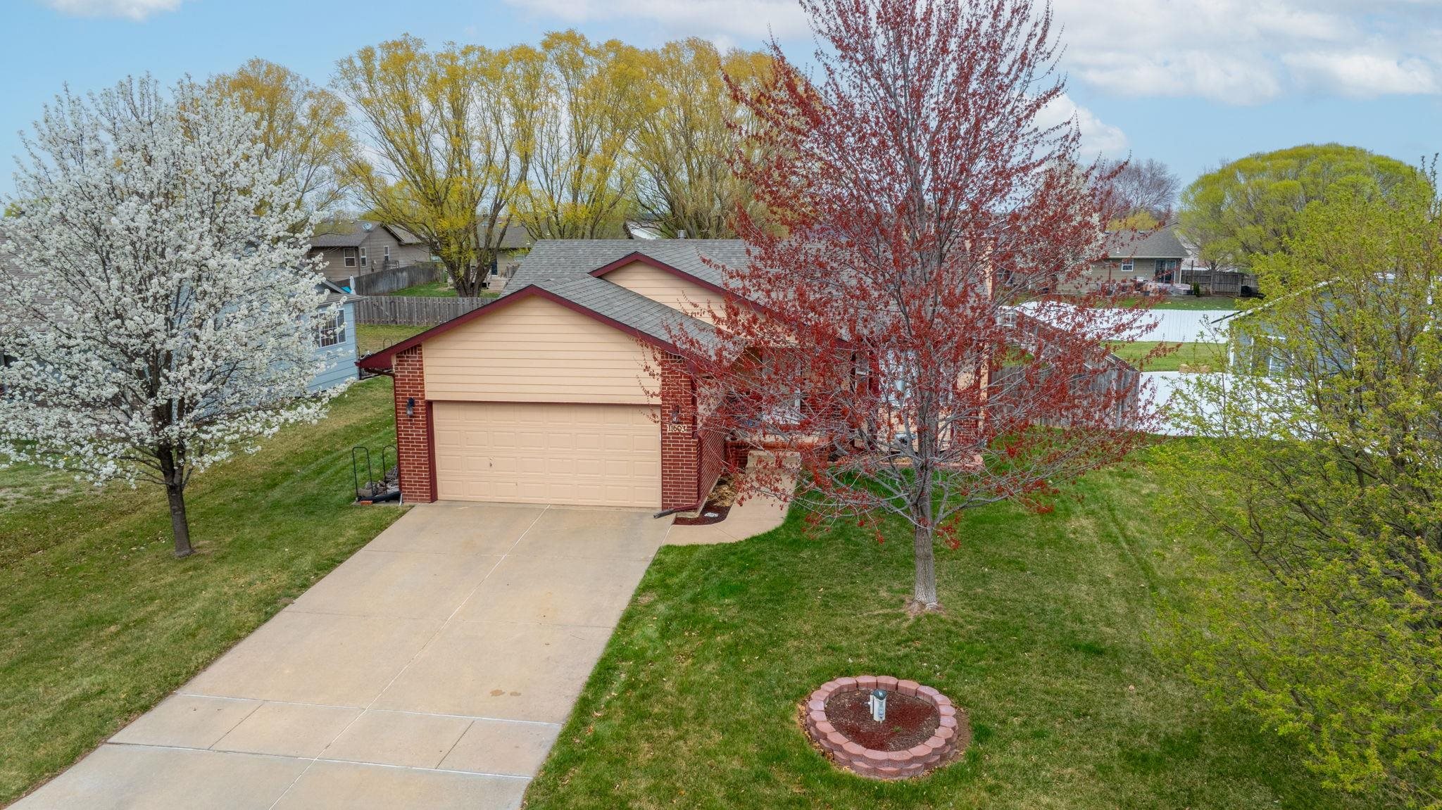 Wichita, Kansas 67205, United States, 5 Bedrooms Bedrooms, ,3 BathroomsBathrooms,Residential,Pending,61656