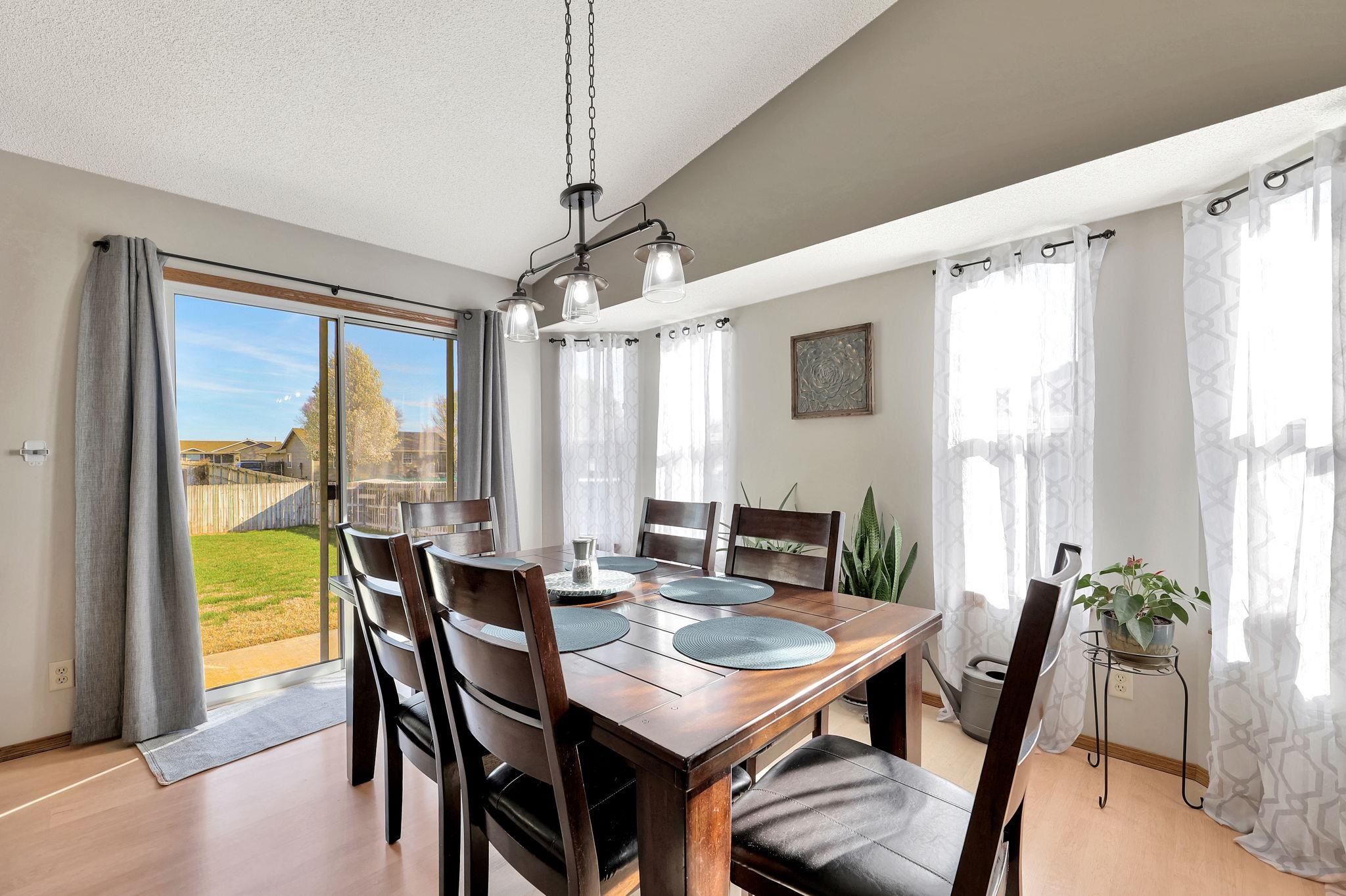 Wichita, Kansas 67205, United States, 5 Bedrooms Bedrooms, ,3 BathroomsBathrooms,Residential,Pending,61656