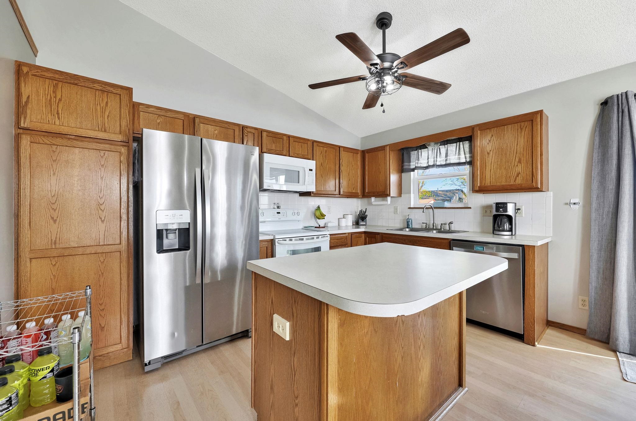 Wichita, Kansas 67205, United States, 5 Bedrooms Bedrooms, ,3 BathroomsBathrooms,Residential,Pending,61656