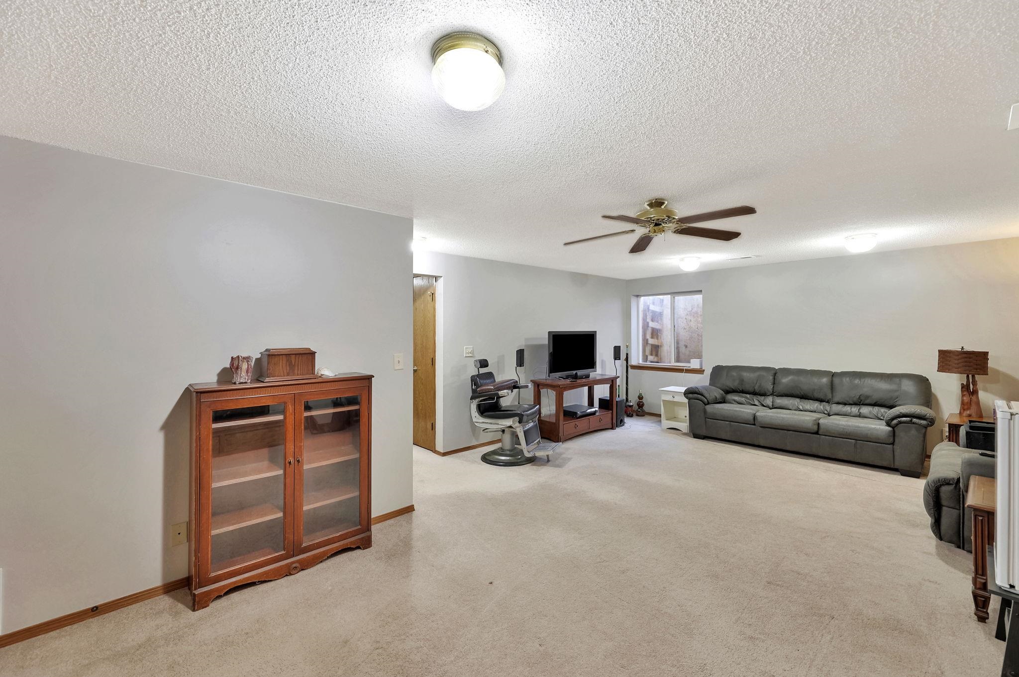 Wichita, Kansas 67205, United States, 5 Bedrooms Bedrooms, ,3 BathroomsBathrooms,Residential,Pending,61656