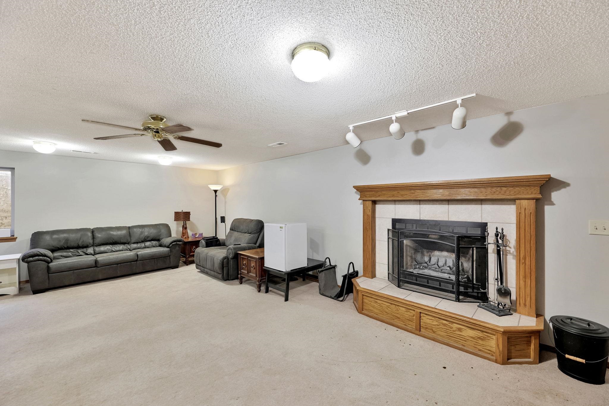 Wichita, Kansas 67205, United States, 5 Bedrooms Bedrooms, ,3 BathroomsBathrooms,Residential,Pending,61656