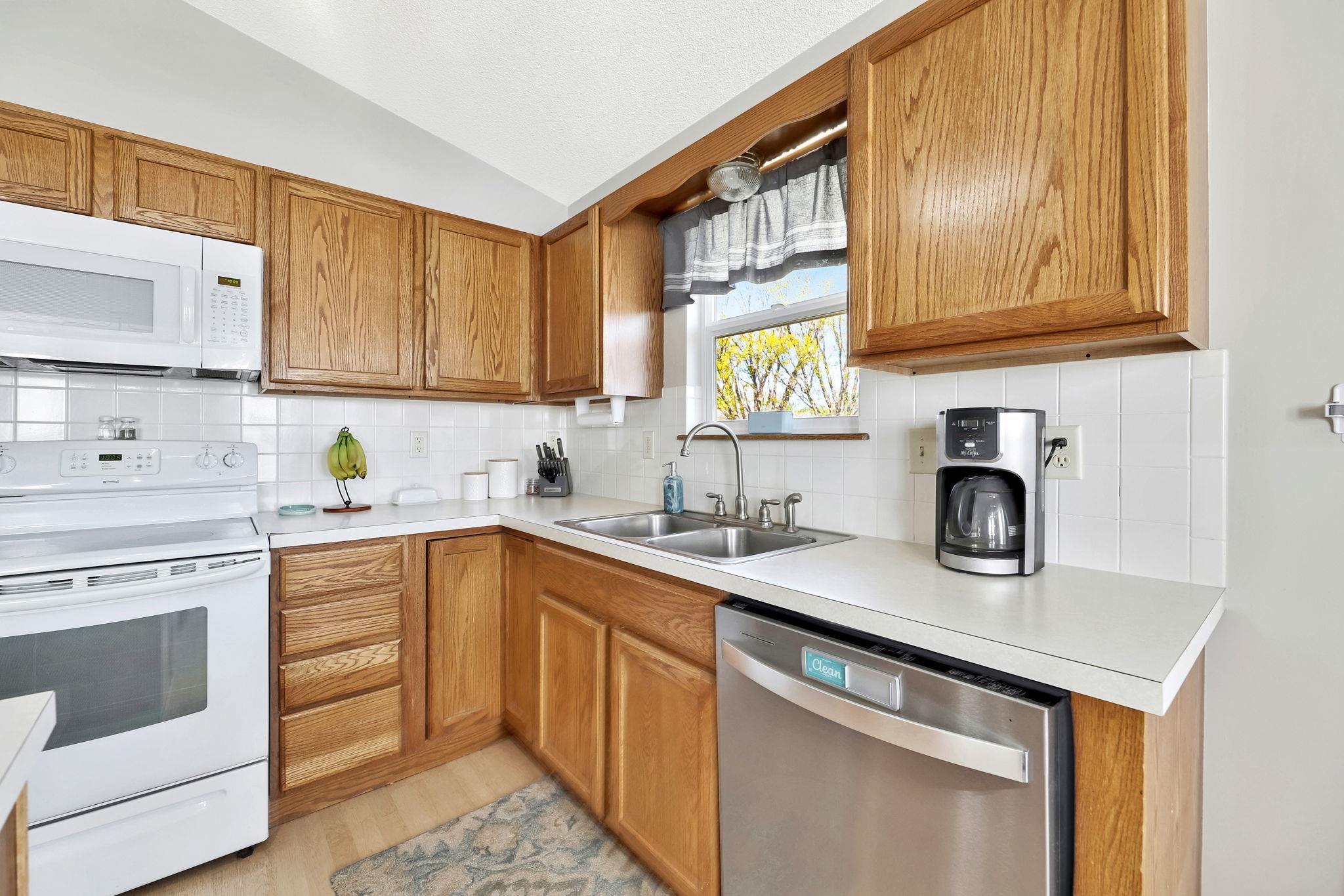 Wichita, Kansas 67205, United States, 5 Bedrooms Bedrooms, ,3 BathroomsBathrooms,Residential,Pending,61656