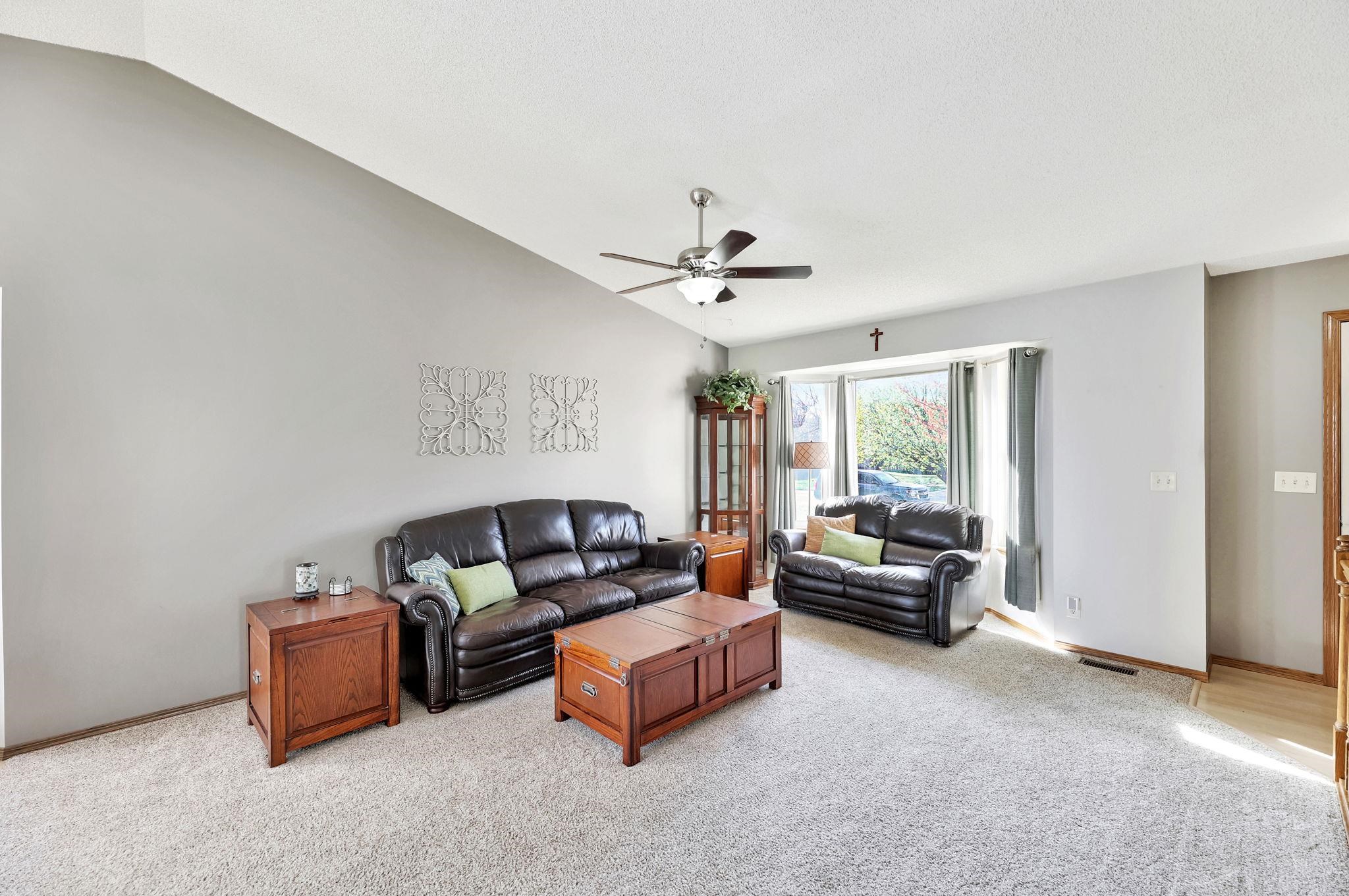 Wichita, Kansas 67205, United States, 5 Bedrooms Bedrooms, ,3 BathroomsBathrooms,Residential,Pending,61656