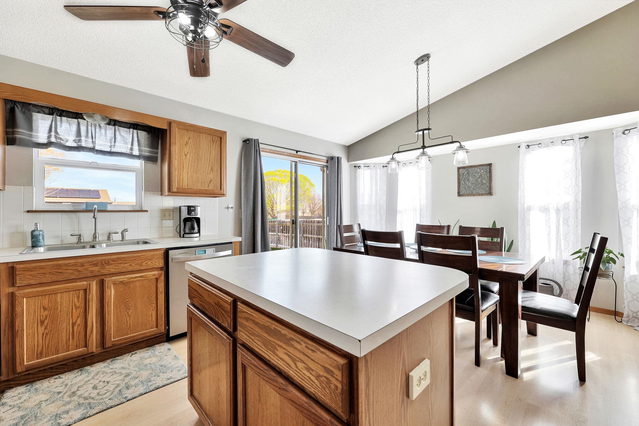 Wichita, Kansas 67205, United States, 5 Bedrooms Bedrooms, ,3 BathroomsBathrooms,Residential,Pending,61656