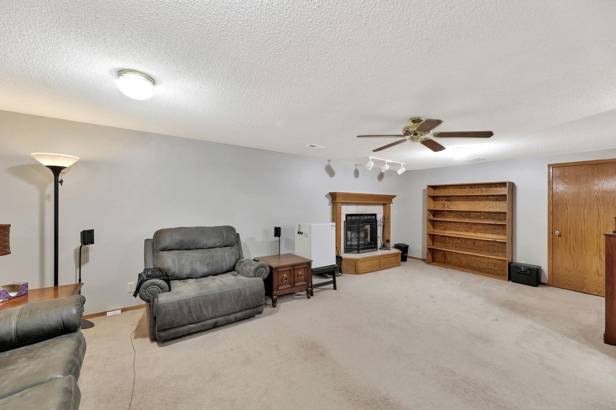 Wichita, Kansas 67205, United States, 5 Bedrooms Bedrooms, ,3 BathroomsBathrooms,Residential,Pending,61656