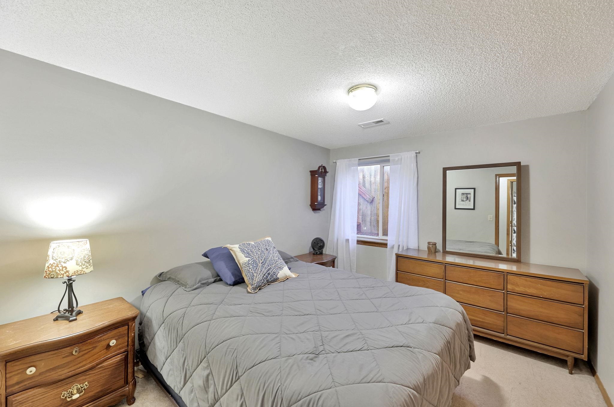 Wichita, Kansas 67205, United States, 5 Bedrooms Bedrooms, ,3 BathroomsBathrooms,Residential,Pending,61656