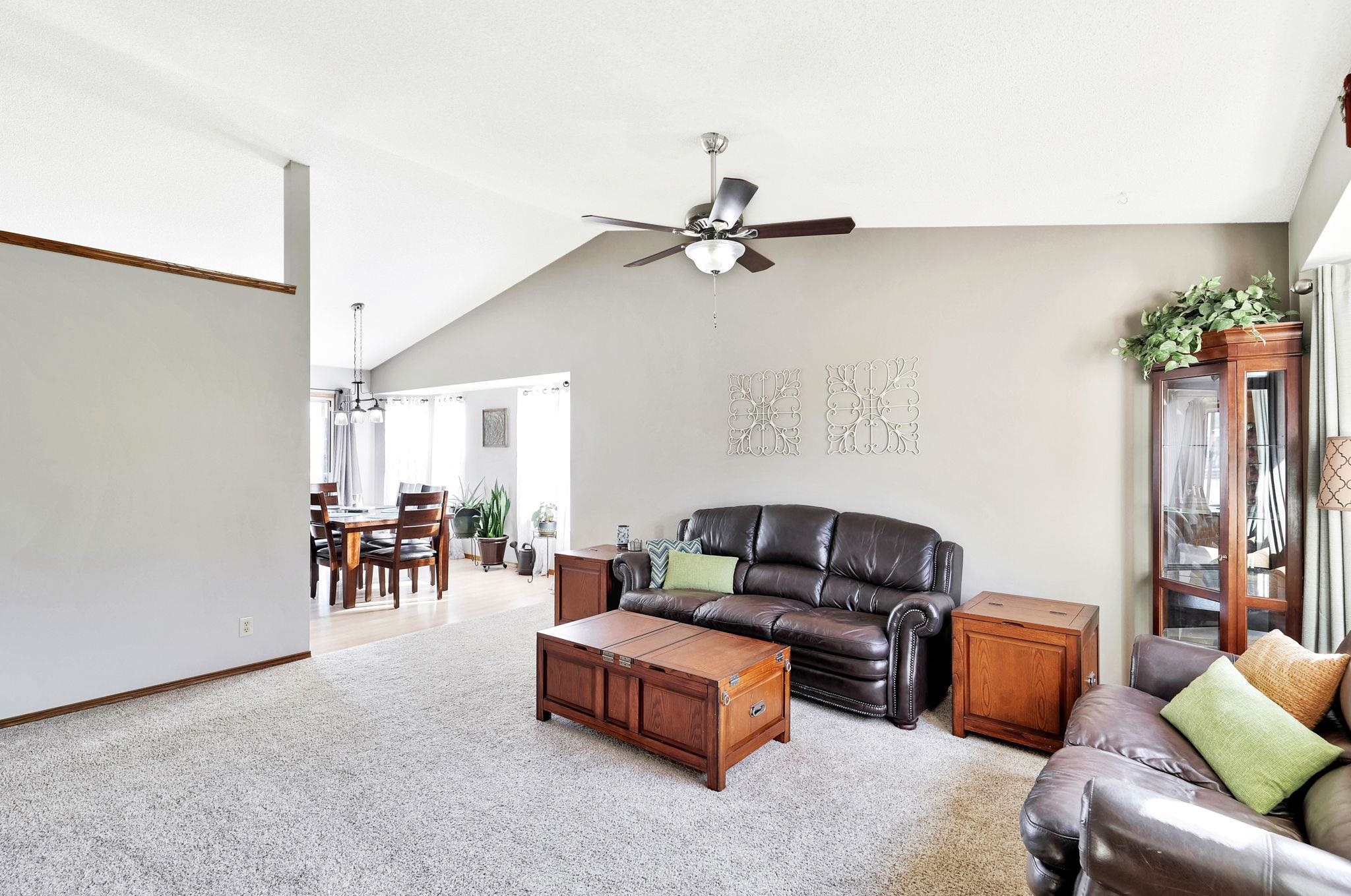 Wichita, Kansas 67205, United States, 5 Bedrooms Bedrooms, ,3 BathroomsBathrooms,Residential,Pending,61656