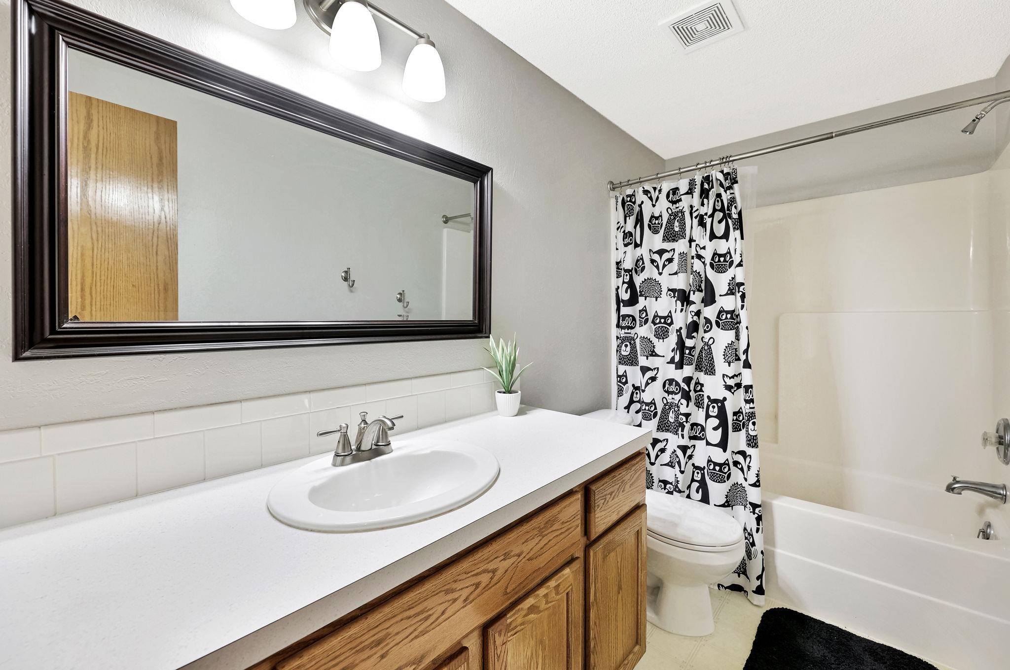 Wichita, Kansas 67205, United States, 5 Bedrooms Bedrooms, ,3 BathroomsBathrooms,Residential,Pending,61656