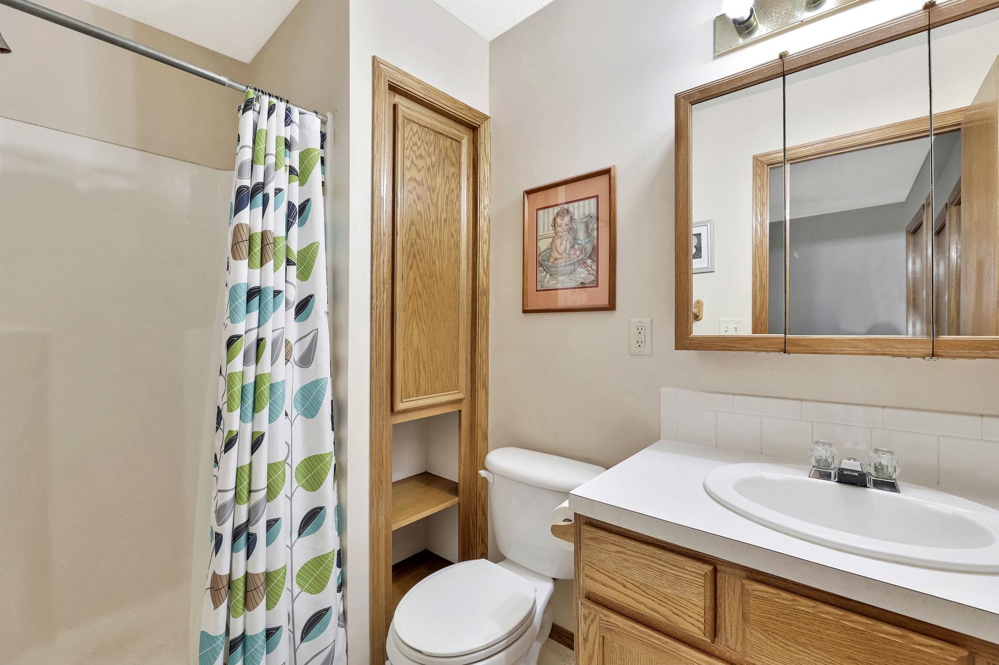 Wichita, Kansas 67205, United States, 5 Bedrooms Bedrooms, ,3 BathroomsBathrooms,Residential,Pending,61656