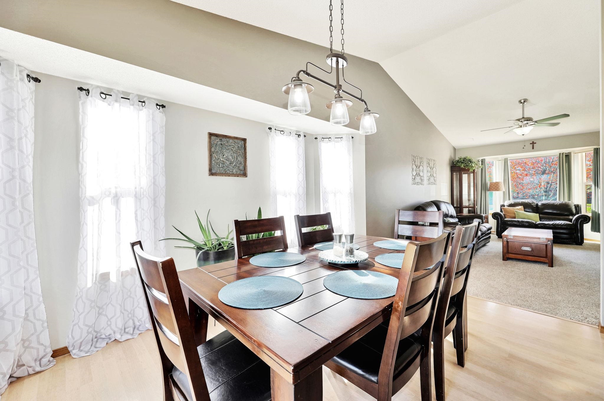 Wichita, Kansas 67205, United States, 5 Bedrooms Bedrooms, ,3 BathroomsBathrooms,Residential,Pending,61656