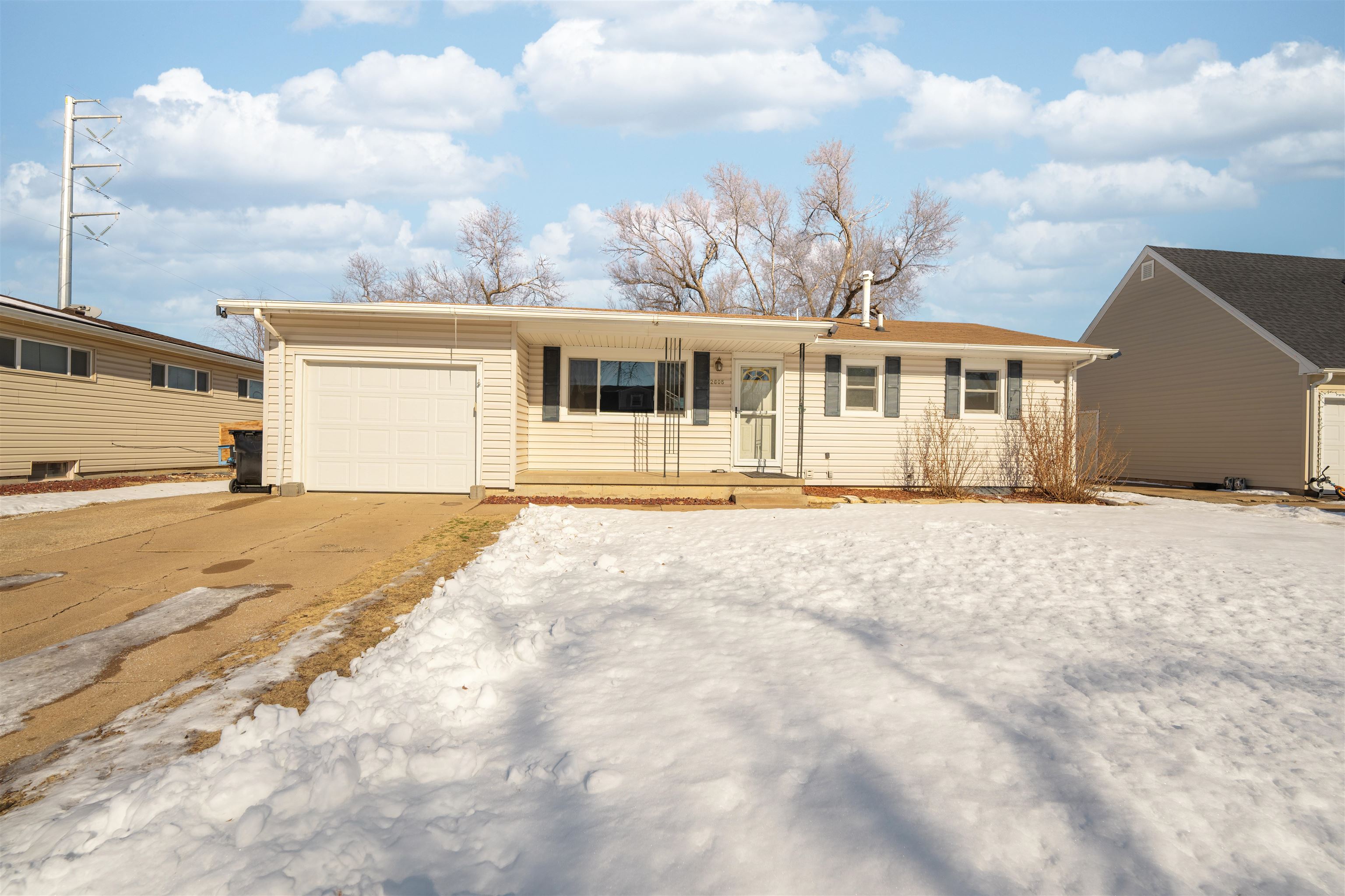 2605 E Ray Ave, Salina, Kansas image 1