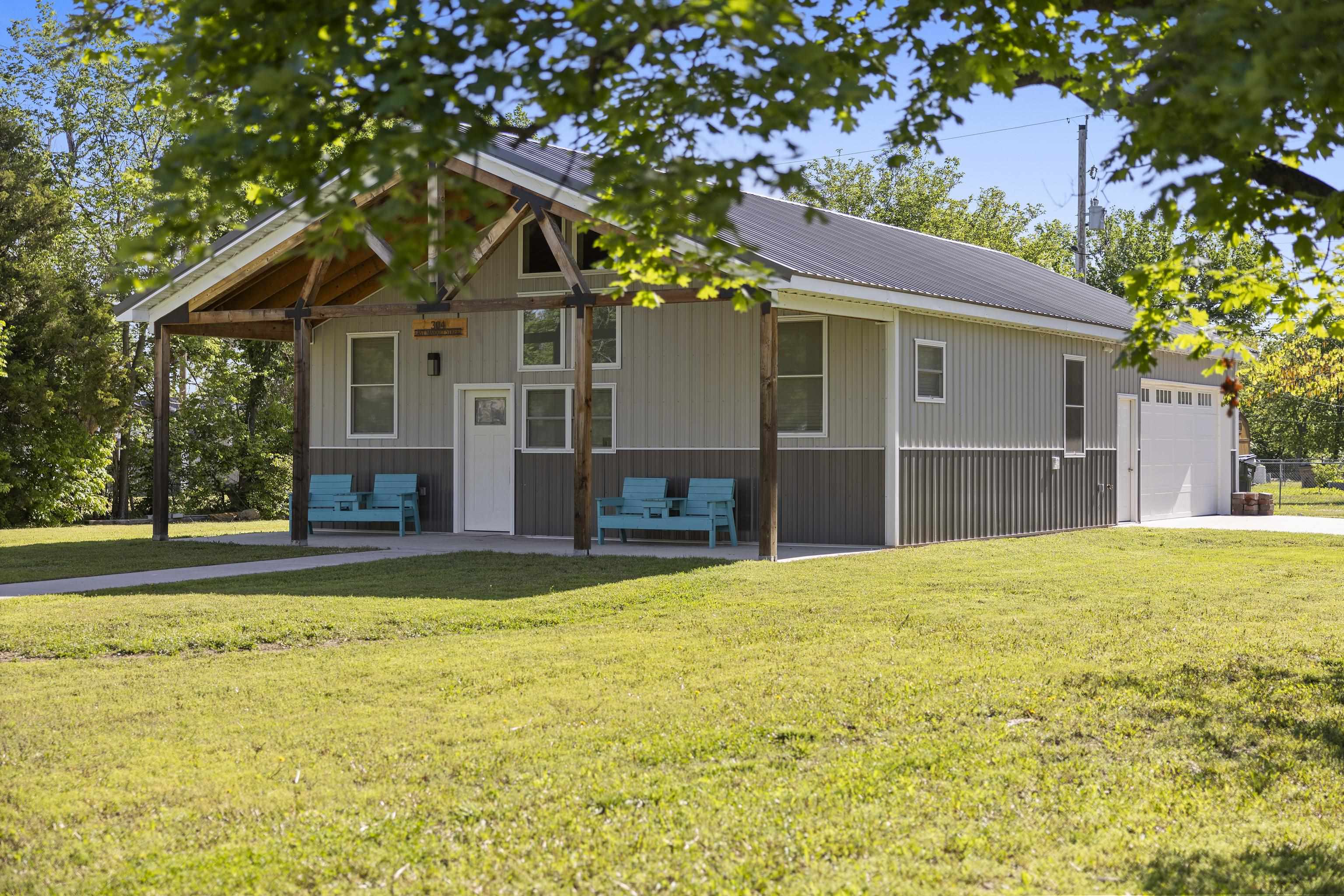 304 E Market St, Burrton, Kansas image 2