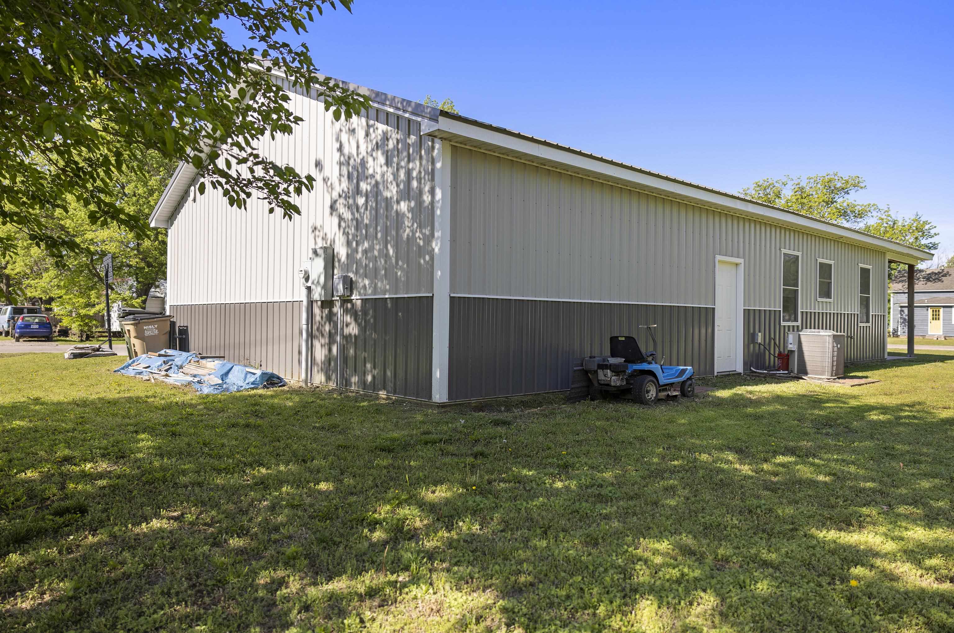 304 E Market St, Burrton, Kansas image 32