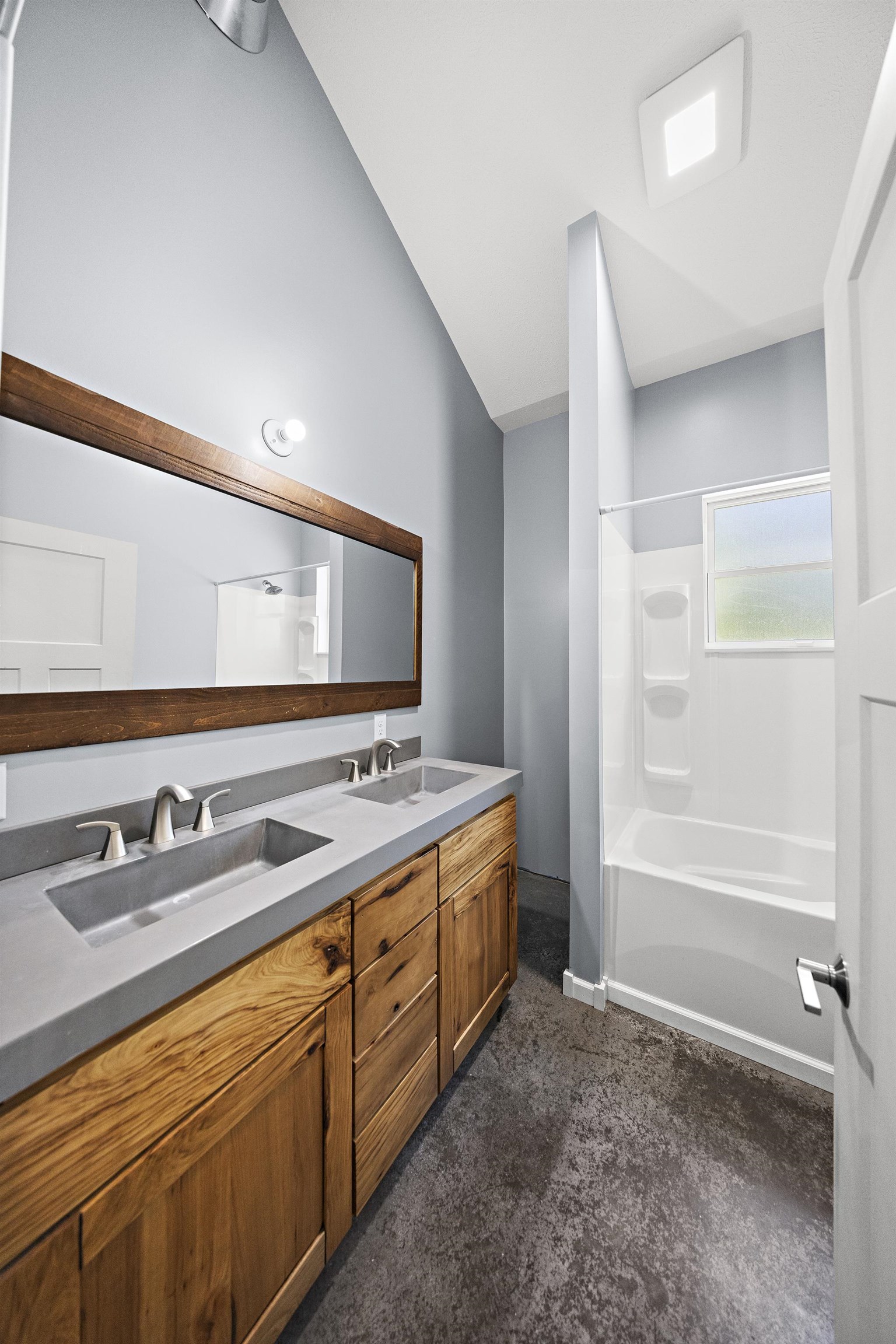 304 E Market St, Burrton, Kansas image 27
