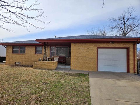 Homes For Sale - 2711 S Laura Ave<br/> Wichita, KS 67216
