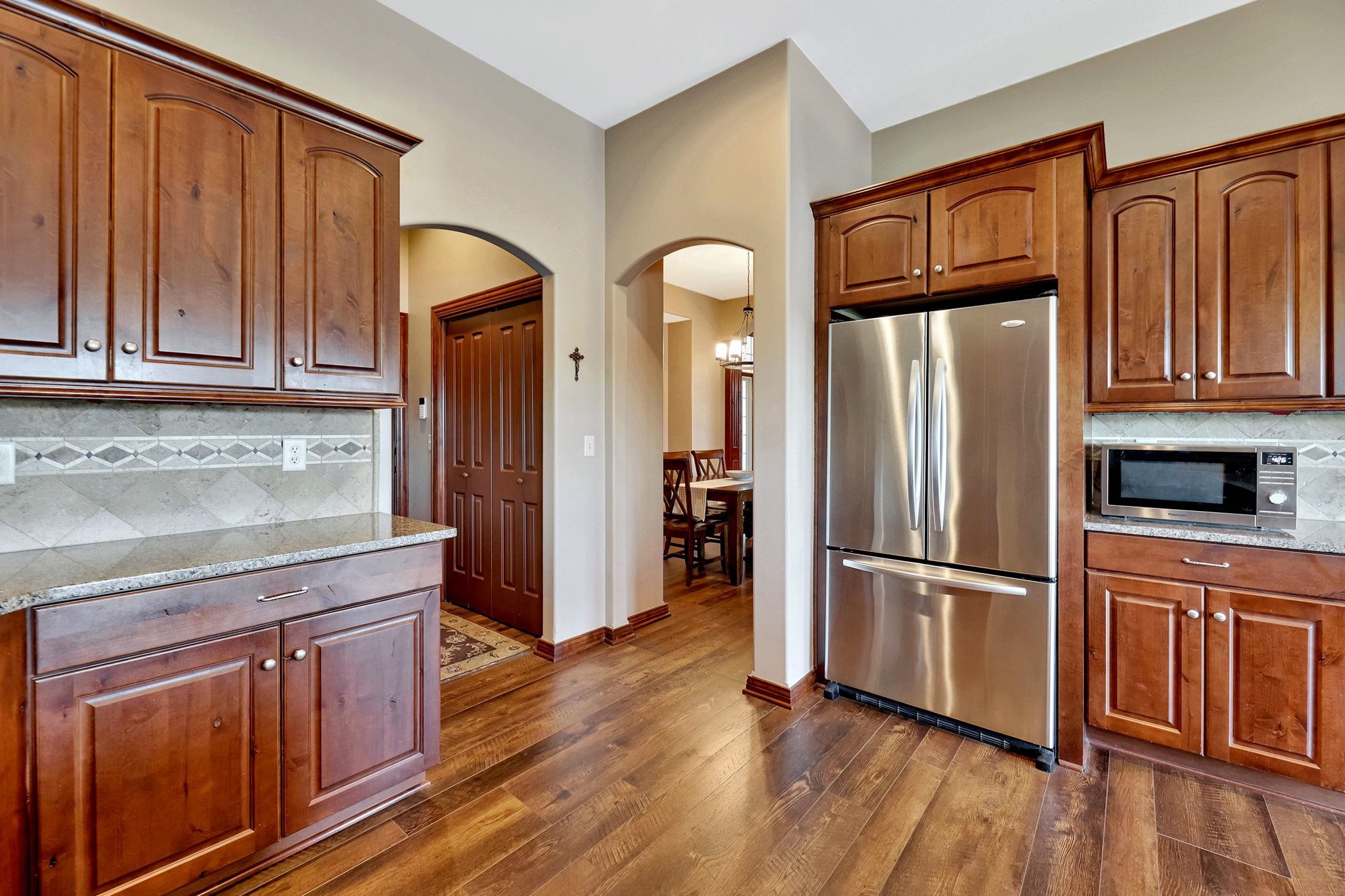 Wichita, Kansas 67205, United States, 5 Bedrooms Bedrooms, ,3 BathroomsBathrooms,Residential,Pending,56205