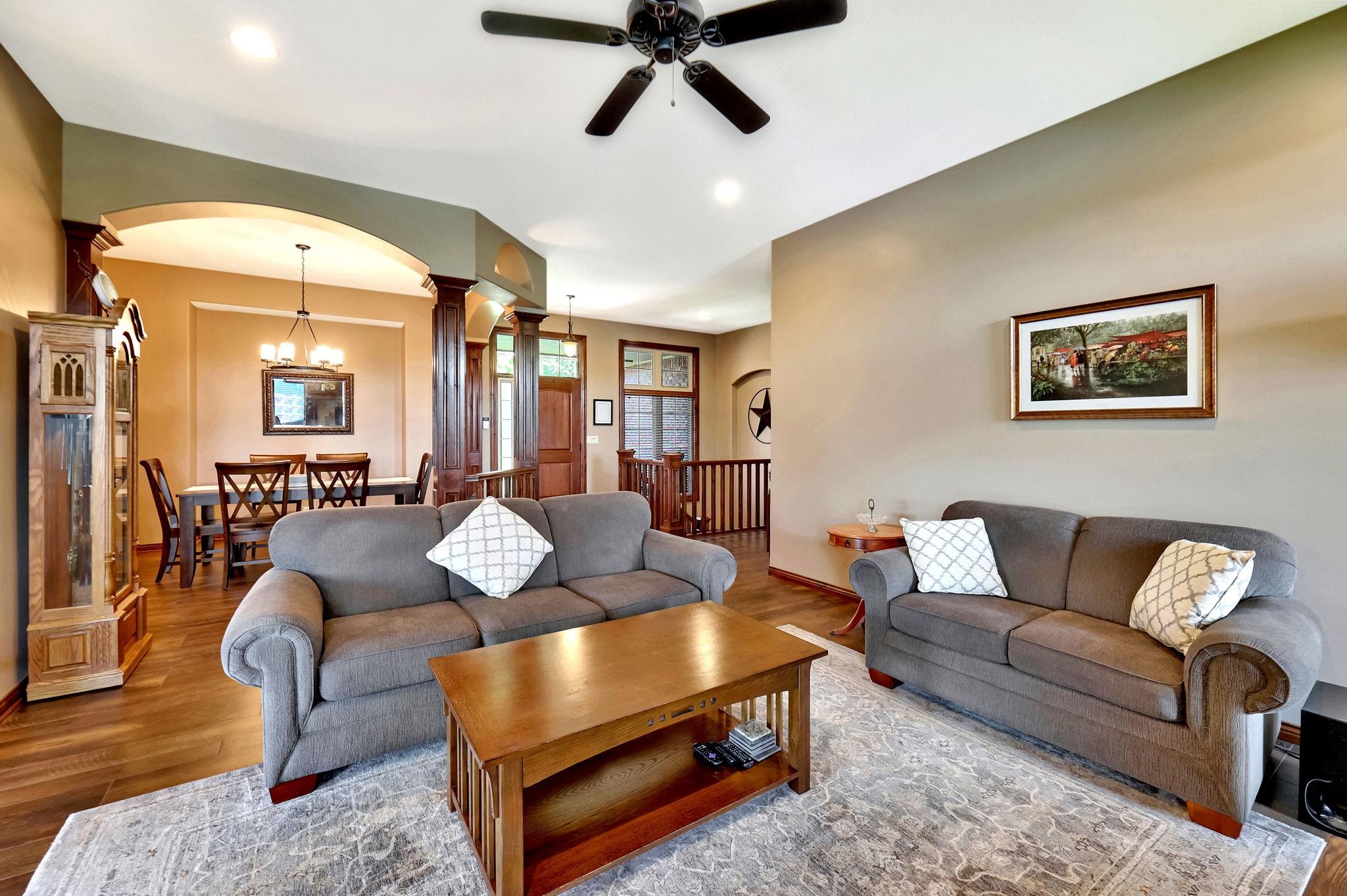 Wichita, Kansas 67205, United States, 5 Bedrooms Bedrooms, ,3 BathroomsBathrooms,Residential,Pending,56205