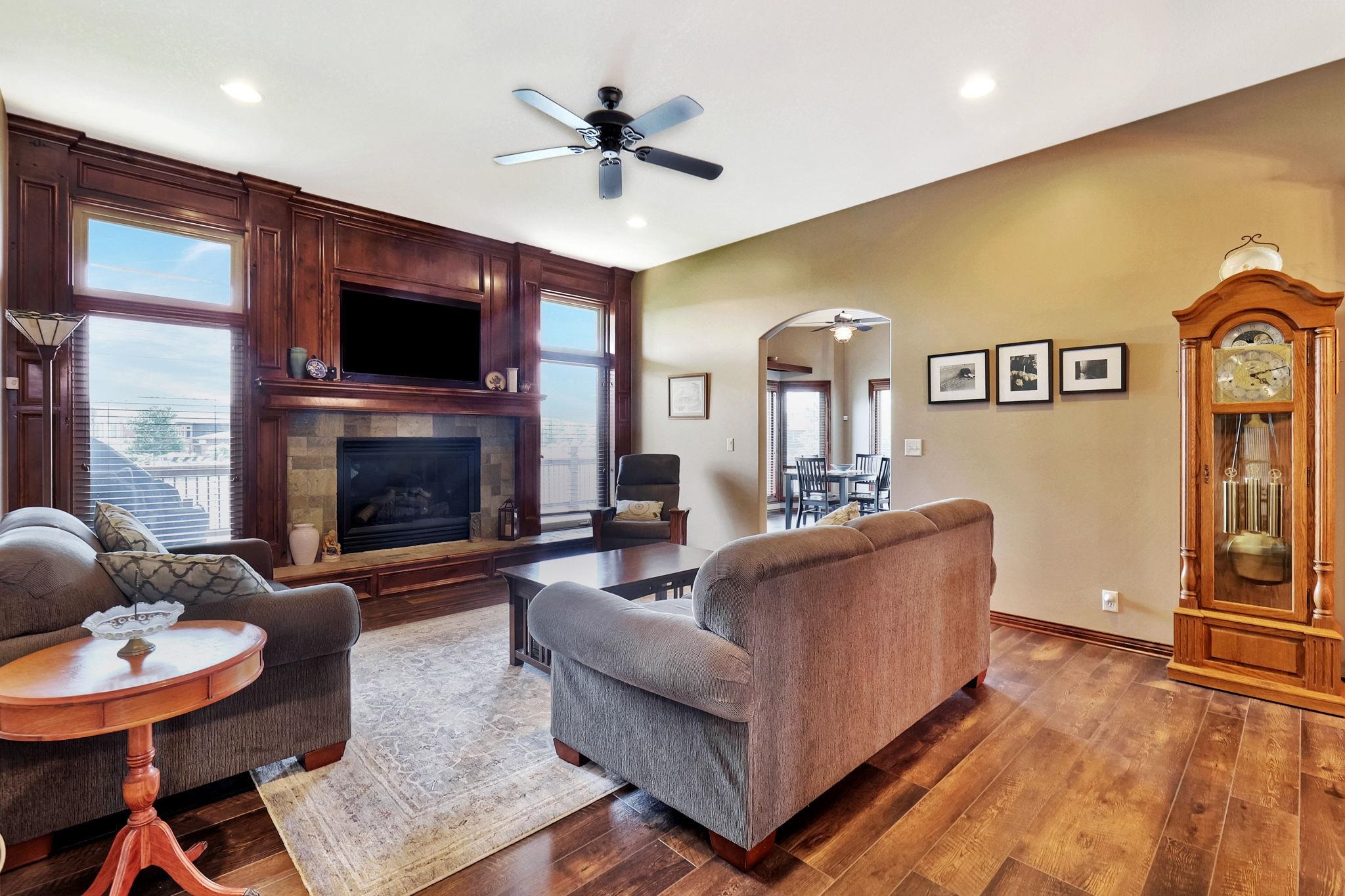 Wichita, Kansas 67205, United States, 5 Bedrooms Bedrooms, ,3 BathroomsBathrooms,Residential,Pending,56205