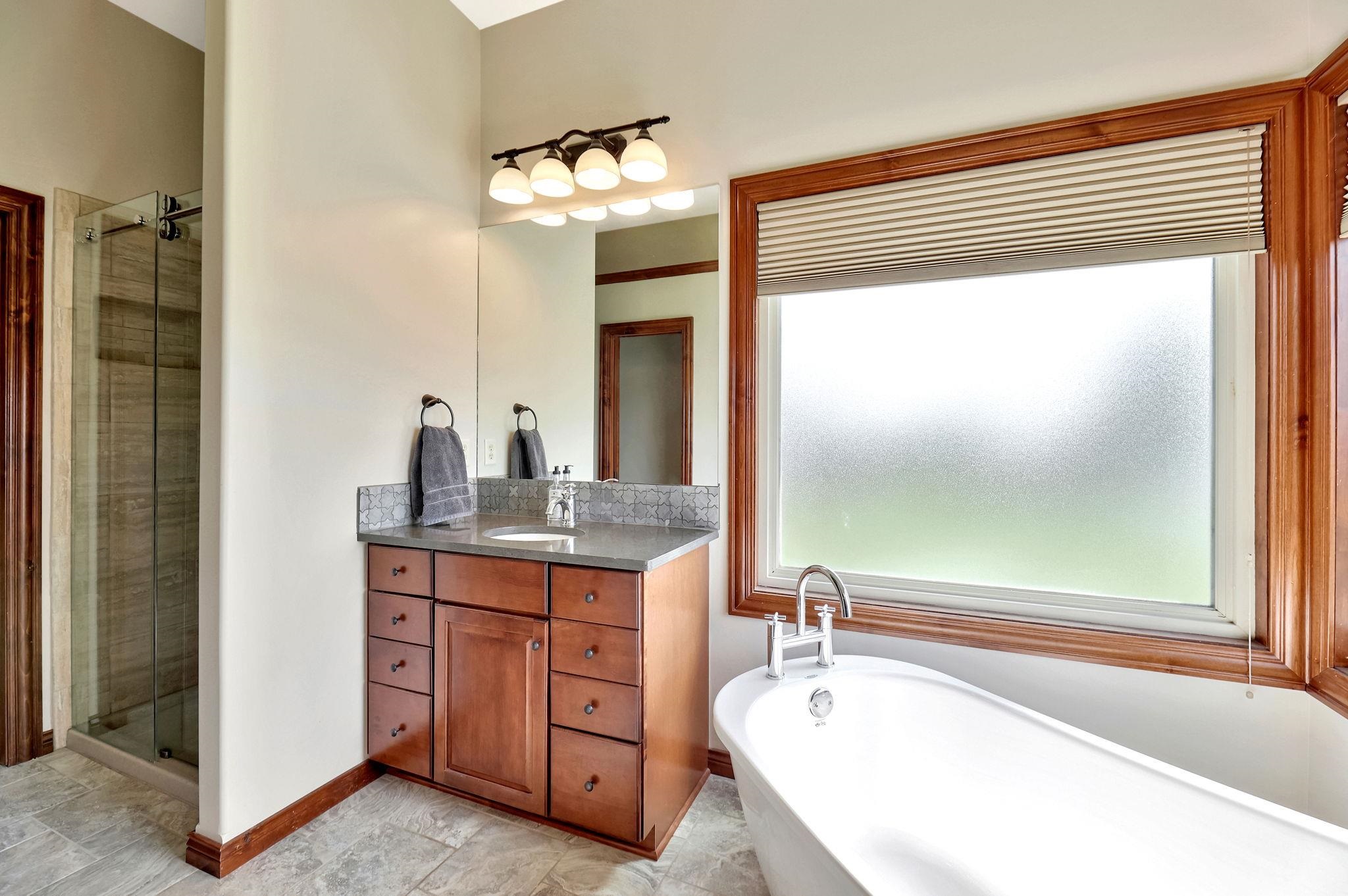 Wichita, Kansas 67205, United States, 5 Bedrooms Bedrooms, ,3 BathroomsBathrooms,Residential,Pending,56205