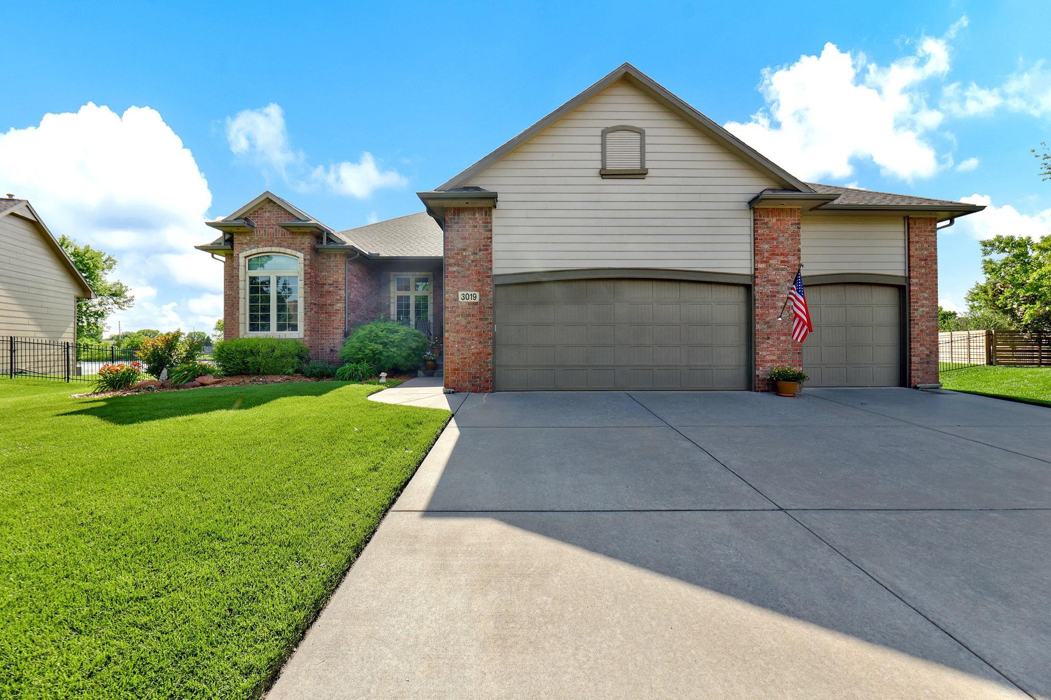 Wichita, Kansas 67205, United States, 5 Bedrooms Bedrooms, ,3 BathroomsBathrooms,Residential,Pending,56205