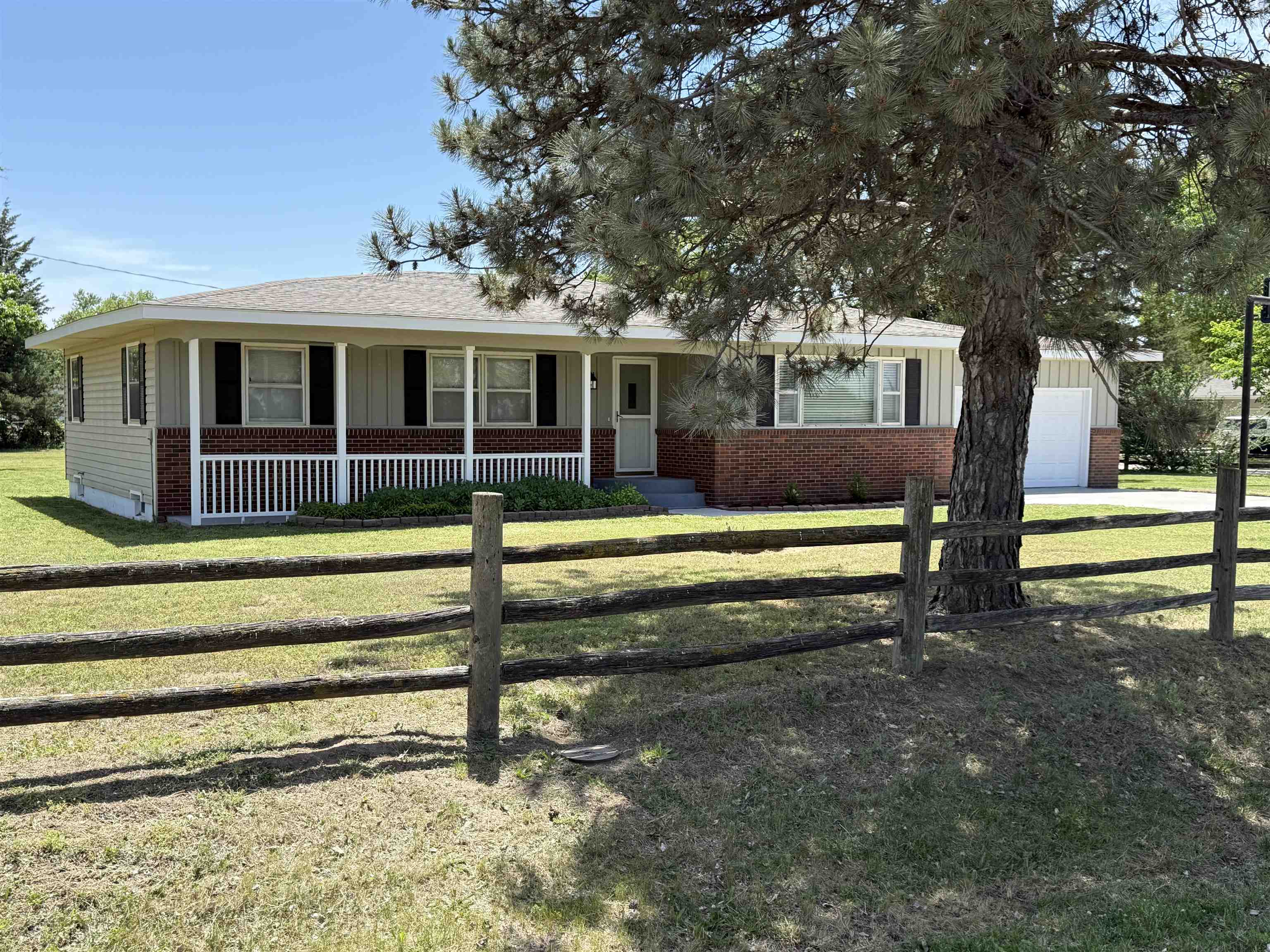4601 Mainline Dr, Hutchinson, Kansas image 1