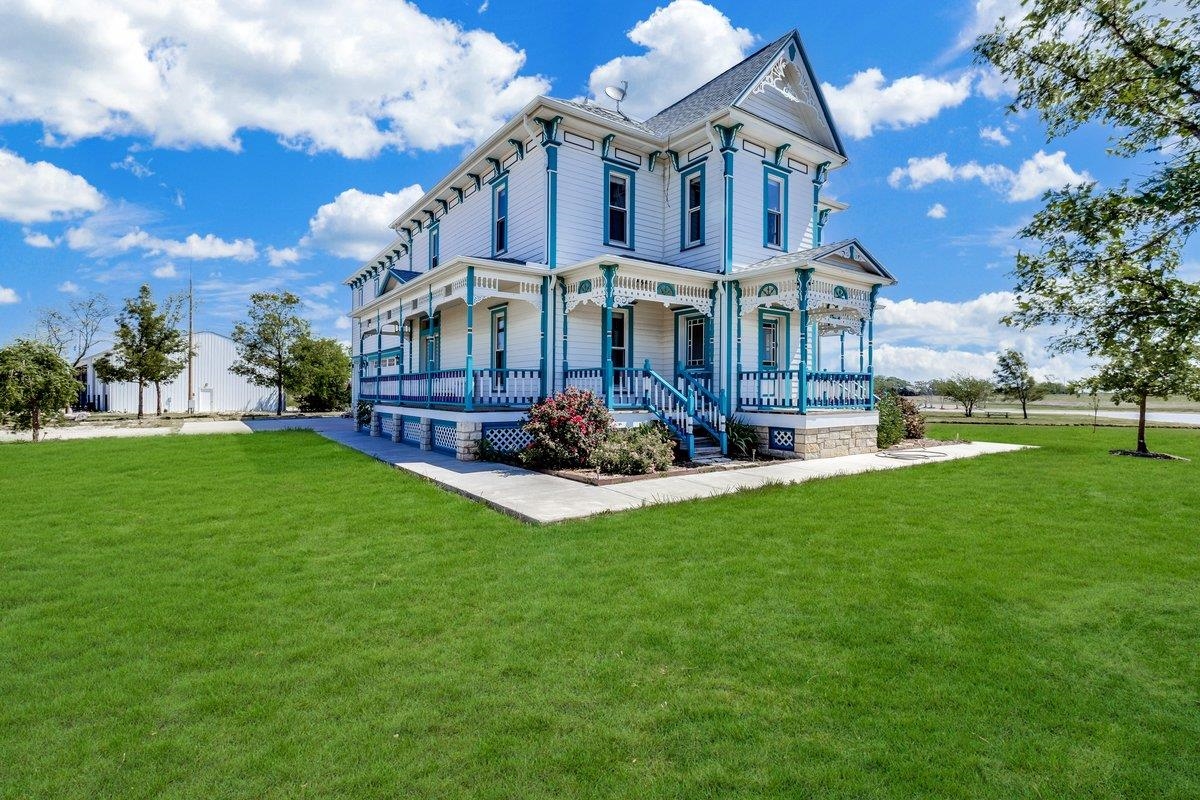 Welcome to a Once-in-a-Lifetime Luxury Country EstateWhere Storybook C – image 24