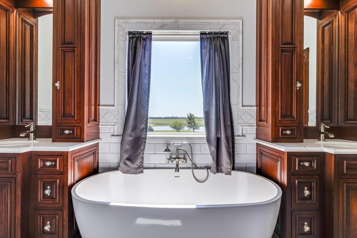 Welcome to a Once-in-a-Lifetime Luxury Country EstateWhere Storybook C – image 14