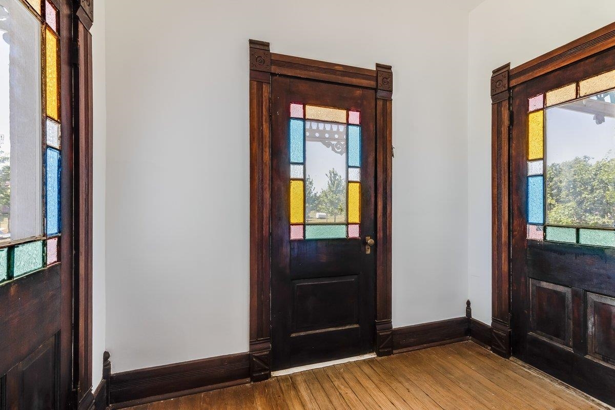 Welcome to a Once-in-a-Lifetime Luxury Country EstateWhere Storybook C – image 4