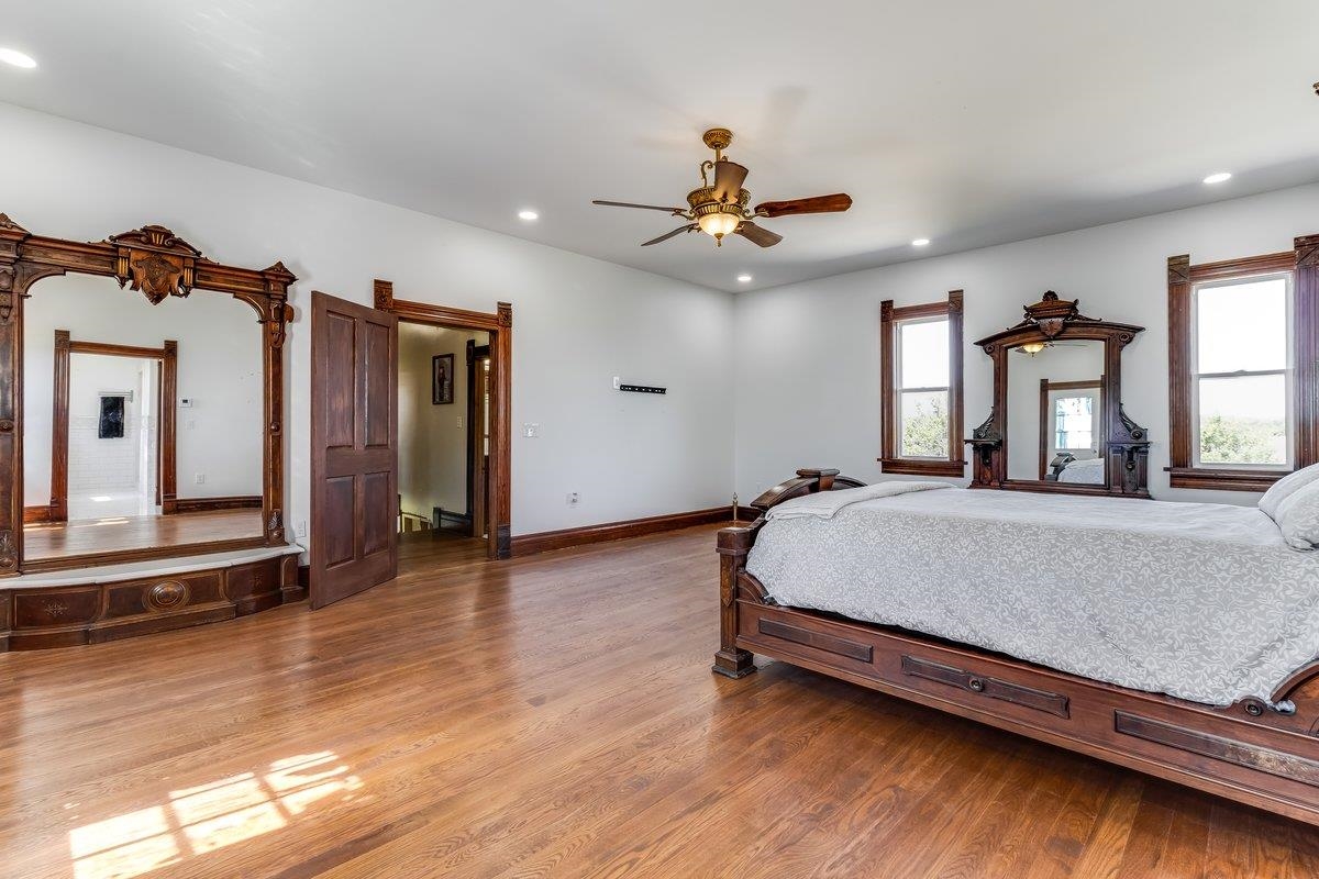 Welcome to a Once-in-a-Lifetime Luxury Country EstateWhere Storybook C – image 12