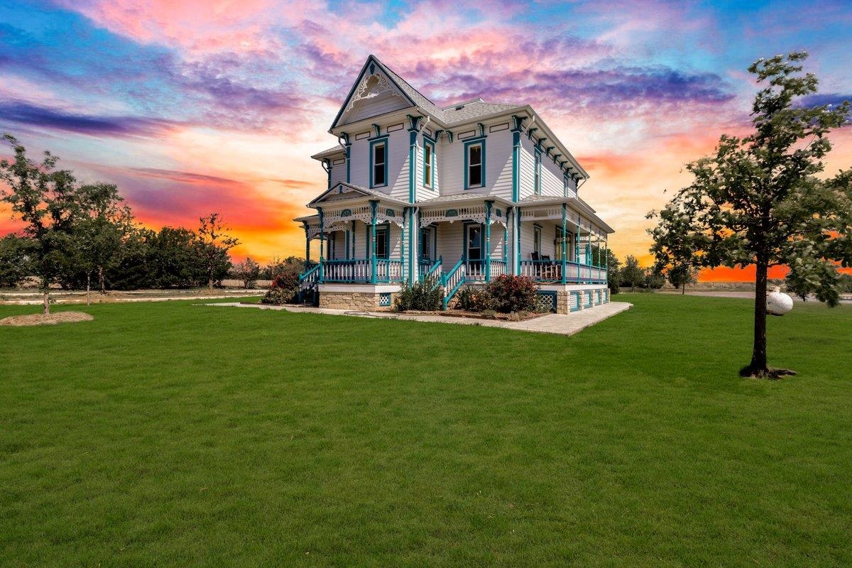 Welcome to a Once-in-a-Lifetime Luxury Country EstateWhere Storybook C – image 34