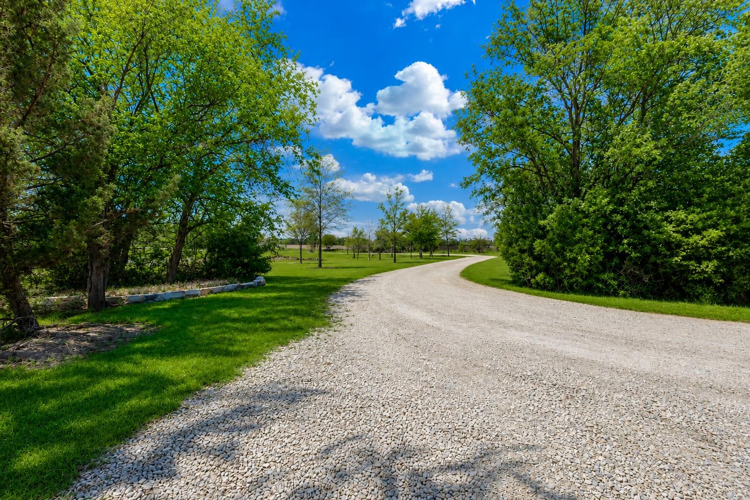 Welcome to a Once-in-a-Lifetime Luxury Country EstateWhere Storybook C – image 29