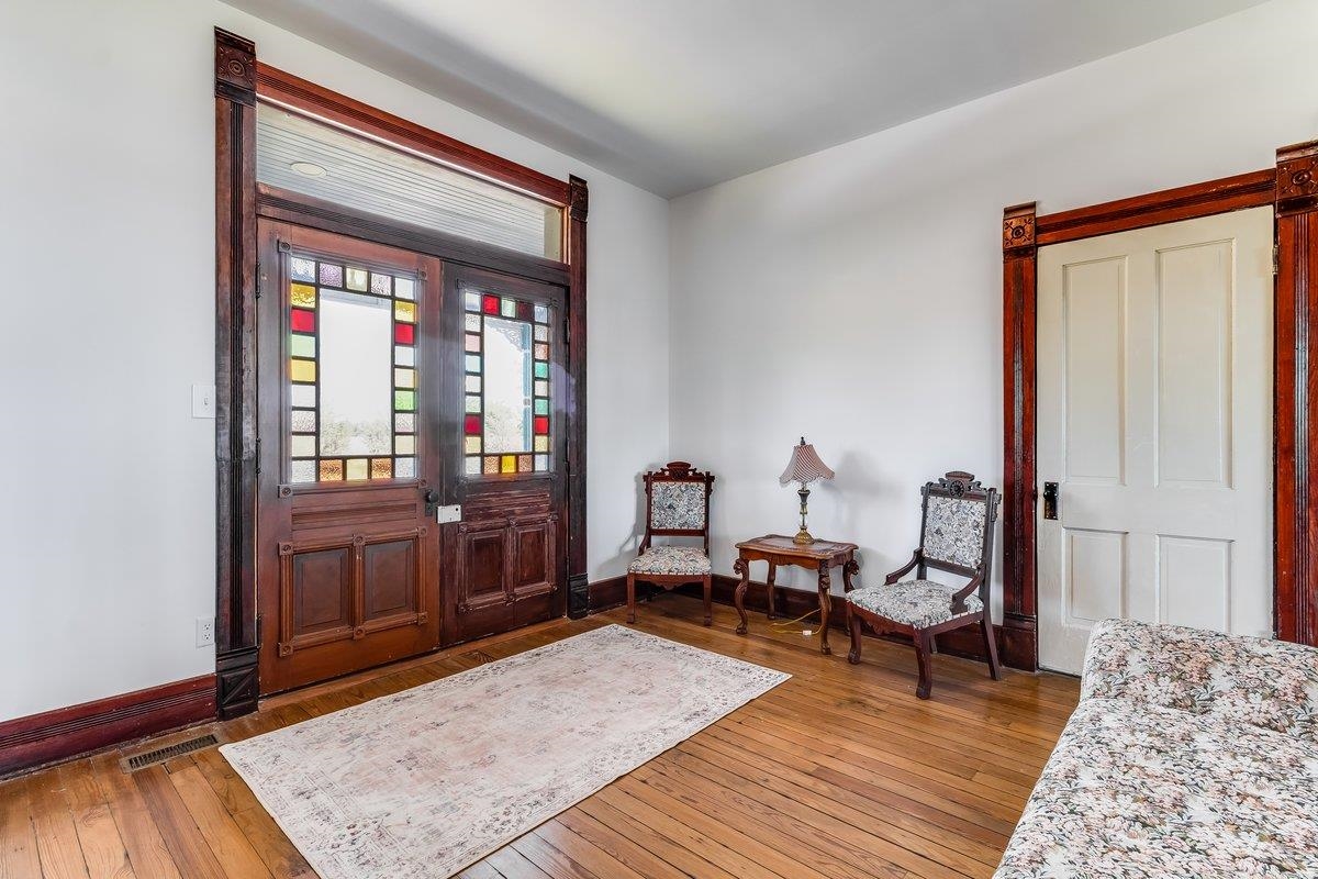 Welcome to a Once-in-a-Lifetime Luxury Country EstateWhere Storybook C – image 7