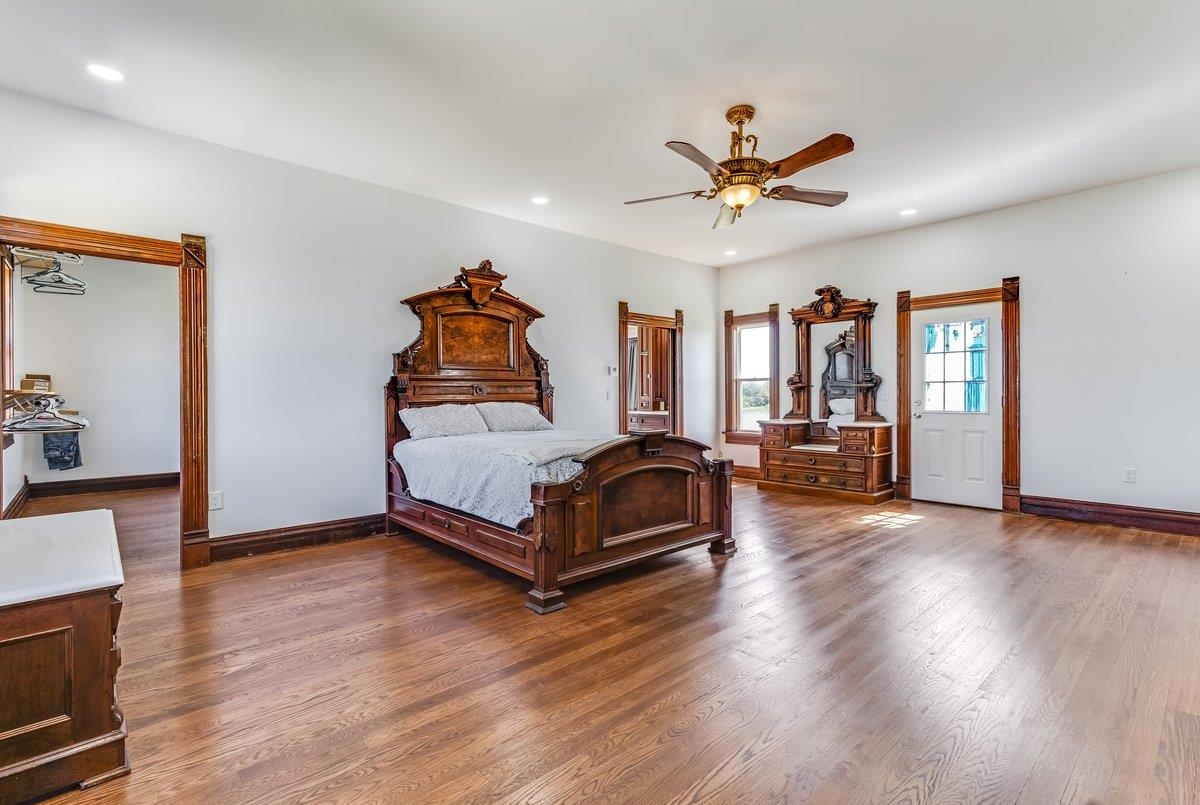 Welcome to a Once-in-a-Lifetime Luxury Country EstateWhere Storybook C – image 11
