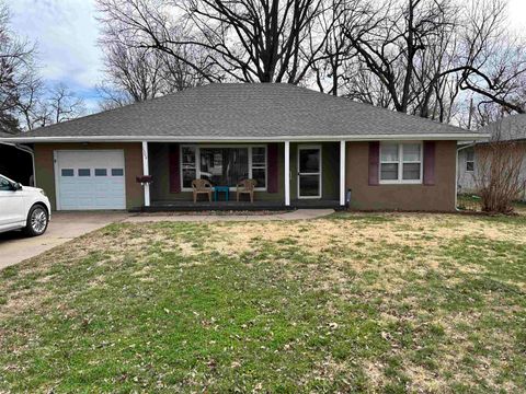 Homes For Sale - 1304 Cherry St<br/> Winfield, KS 67156
