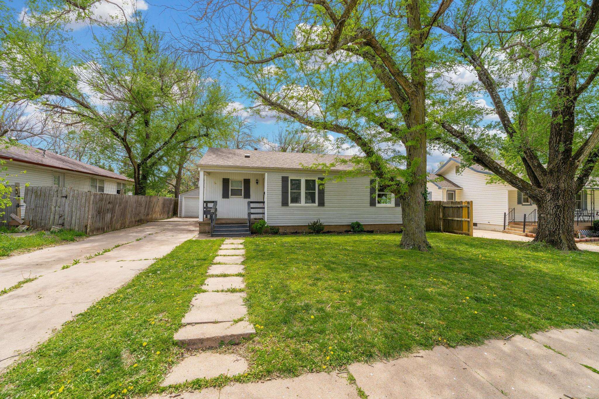 1409 Edgemoor St, El Dorado, Kansas image 1