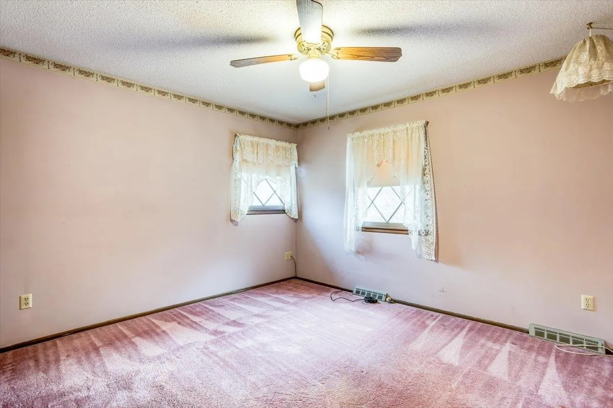 Derby, Kansas 67037, United States, 3 Bedrooms Bedrooms, ,3 BathroomsBathrooms,Residential,Pending,28831