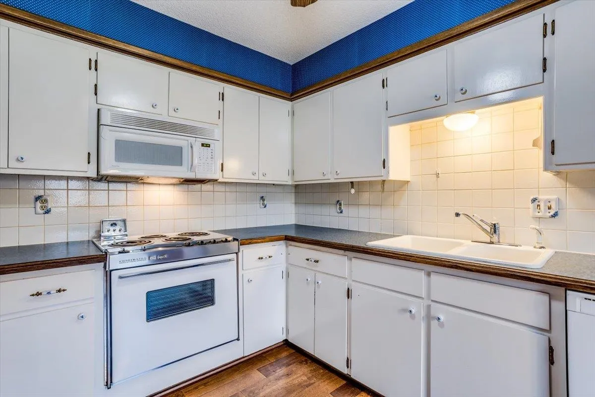 Derby, Kansas 67037, United States, 3 Bedrooms Bedrooms, ,3 BathroomsBathrooms,Residential,Pending,28831