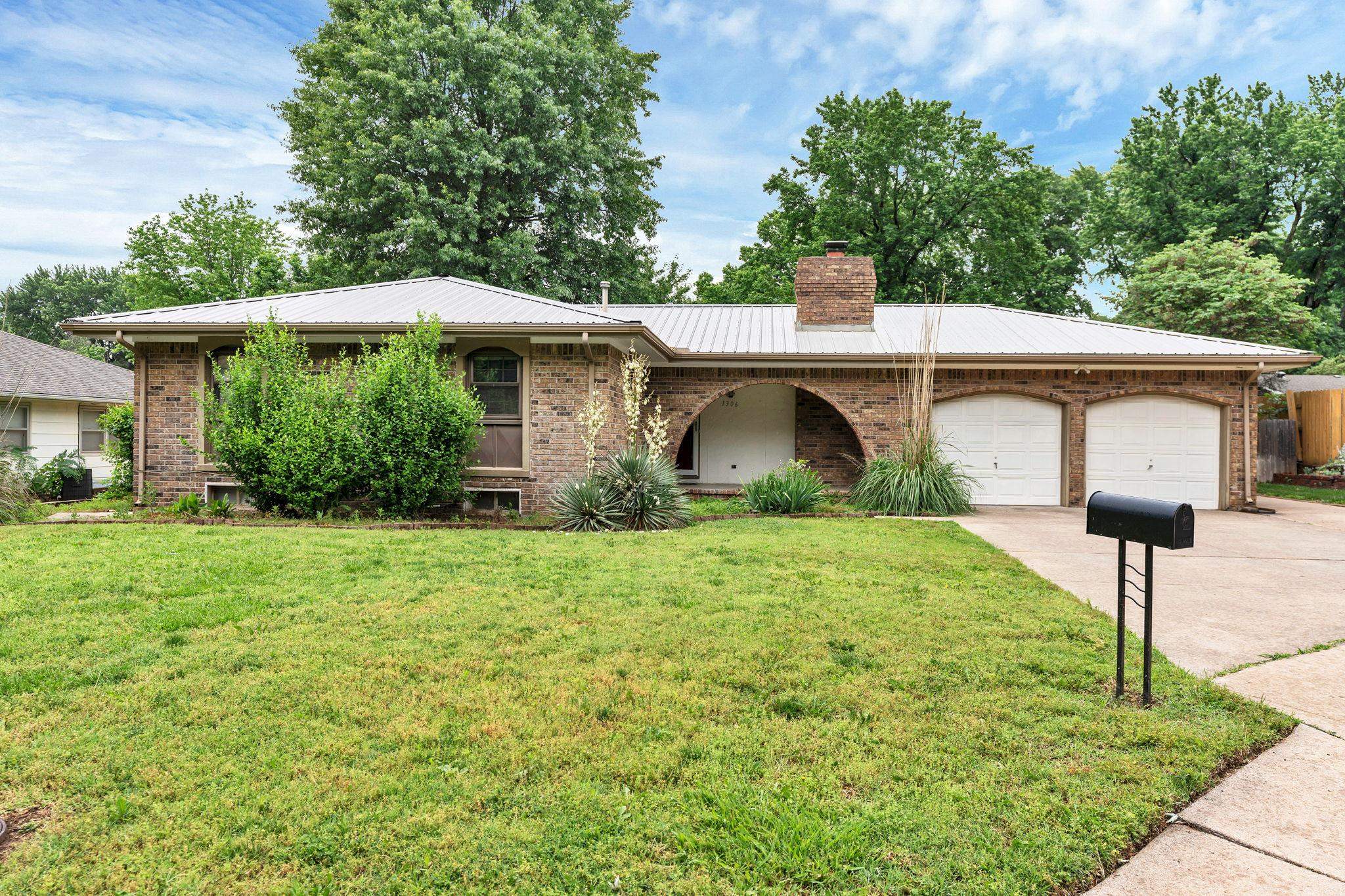 1306 N Brookfield Ln, Derby, Kansas image 1