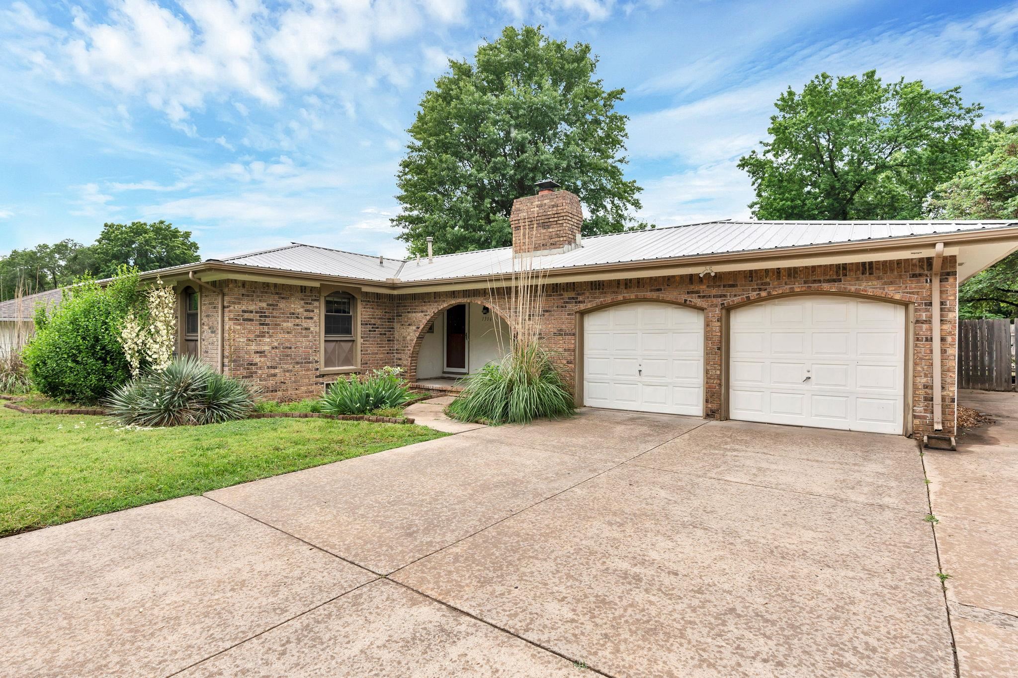 1306 N Brookfield Ln, Derby, Kansas image 2