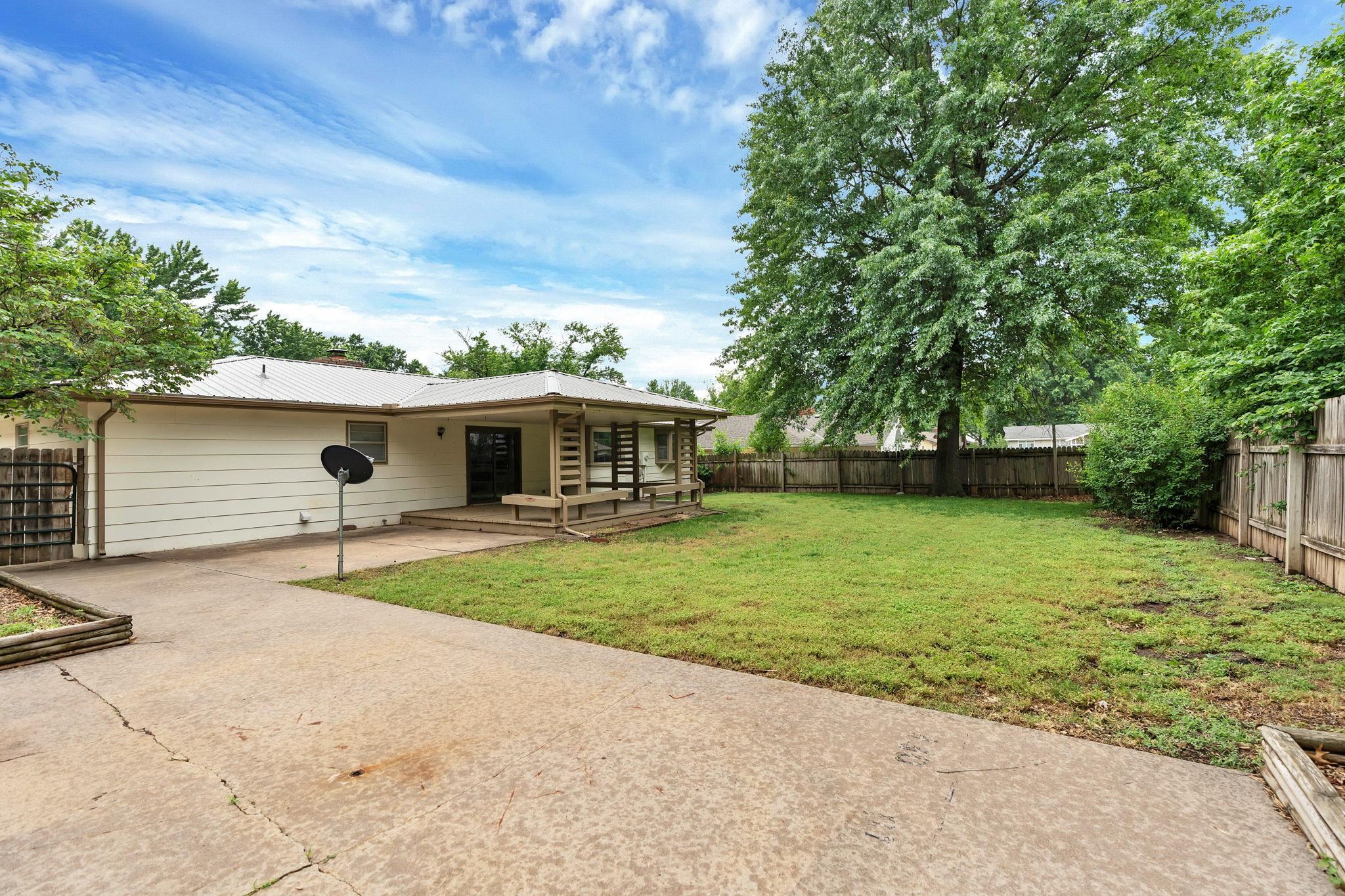1306 N Brookfield Ln, Derby, Kansas image 28