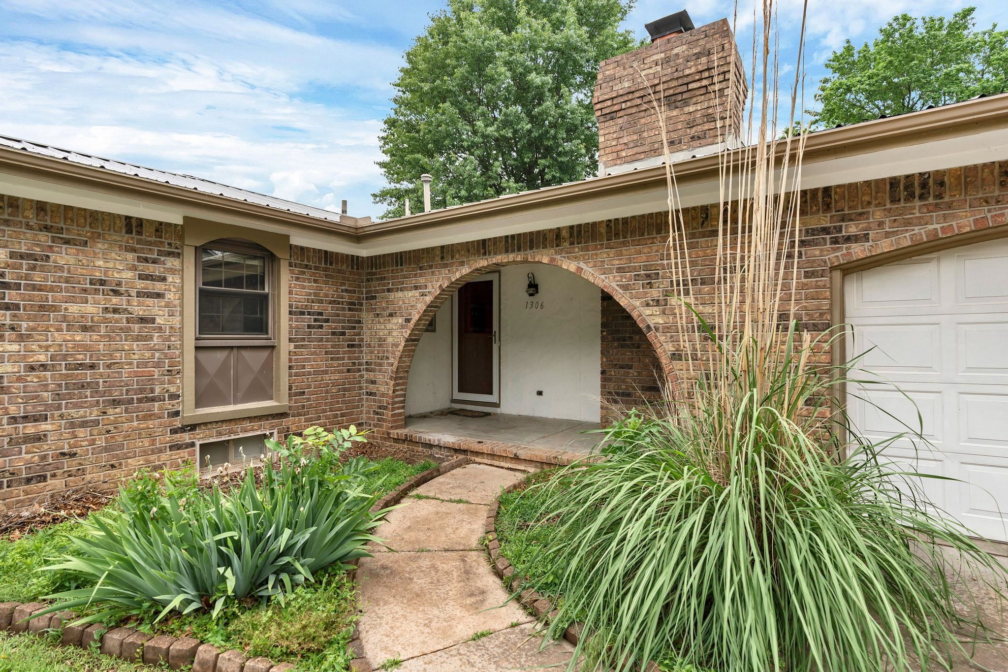1306 N Brookfield Ln, Derby, Kansas image 3