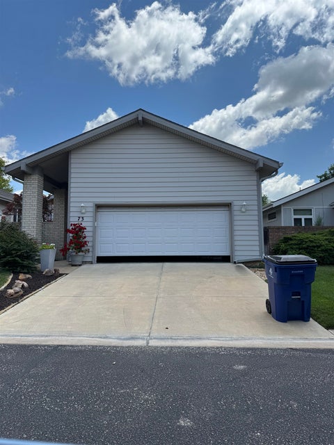Townhouse For Sale - 7700 E 13th St N, Unit #73 St<br/> Sedgwick County, Wichita, KS 67206