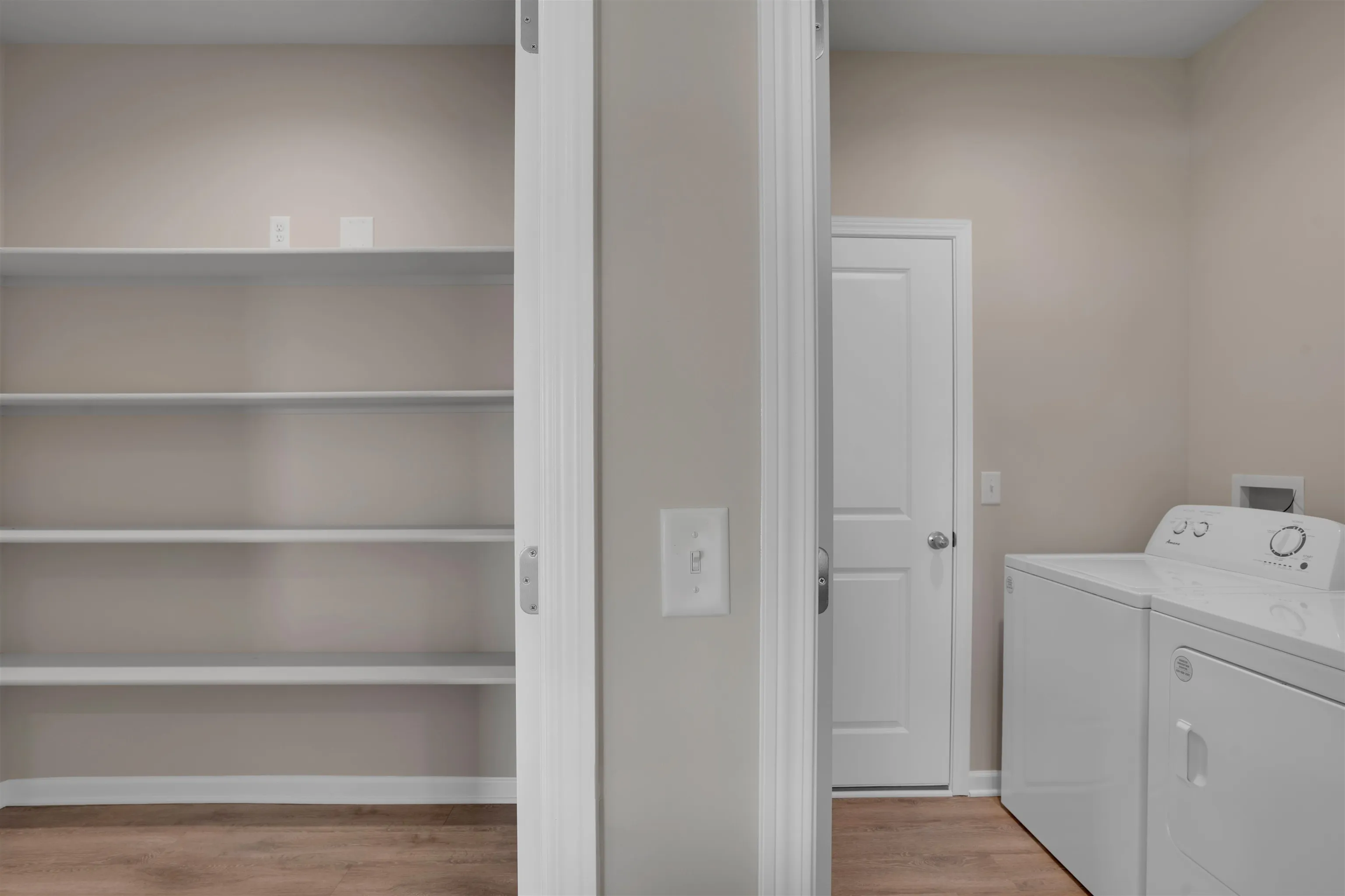 Park City, Kansas 67219, United States, 3 Bedrooms Bedrooms, ,2 BathroomsBathrooms,Residential,Pending,47183