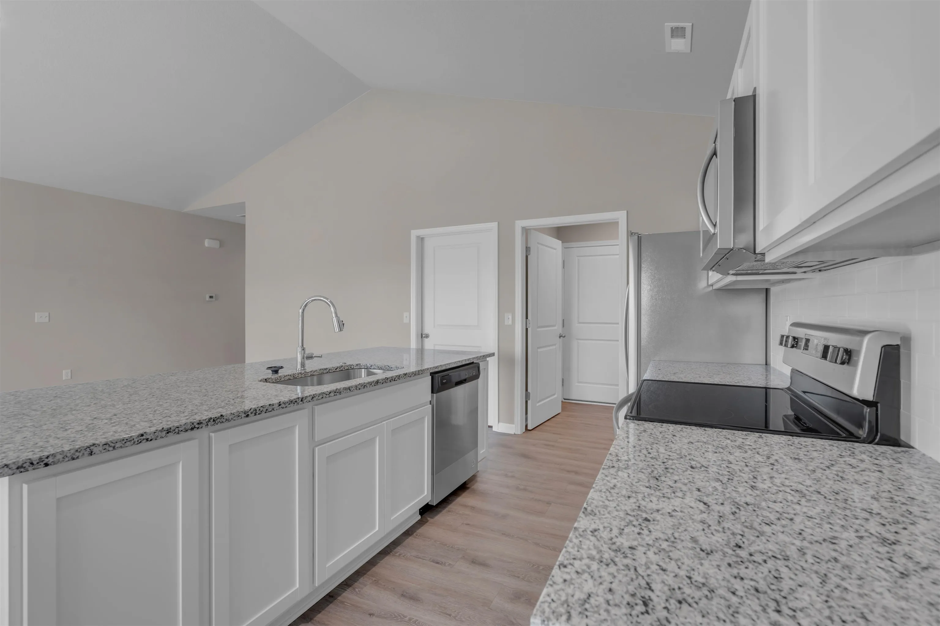 Park City, Kansas 67219, United States, 3 Bedrooms Bedrooms, ,2 BathroomsBathrooms,Residential,Pending,47183