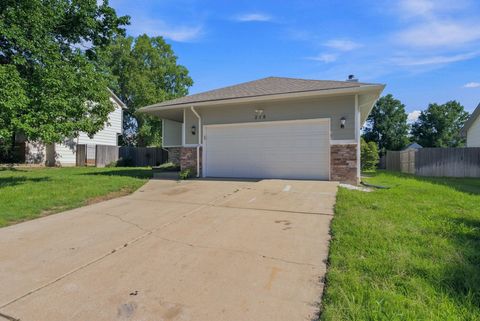 Homes For Sale - 218 E Oak Meadows Rd<br/> Derby, KS 67037