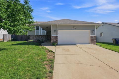 Homes For Sale - 218 E Oak Meadows Rd<br/> Derby, KS 67037