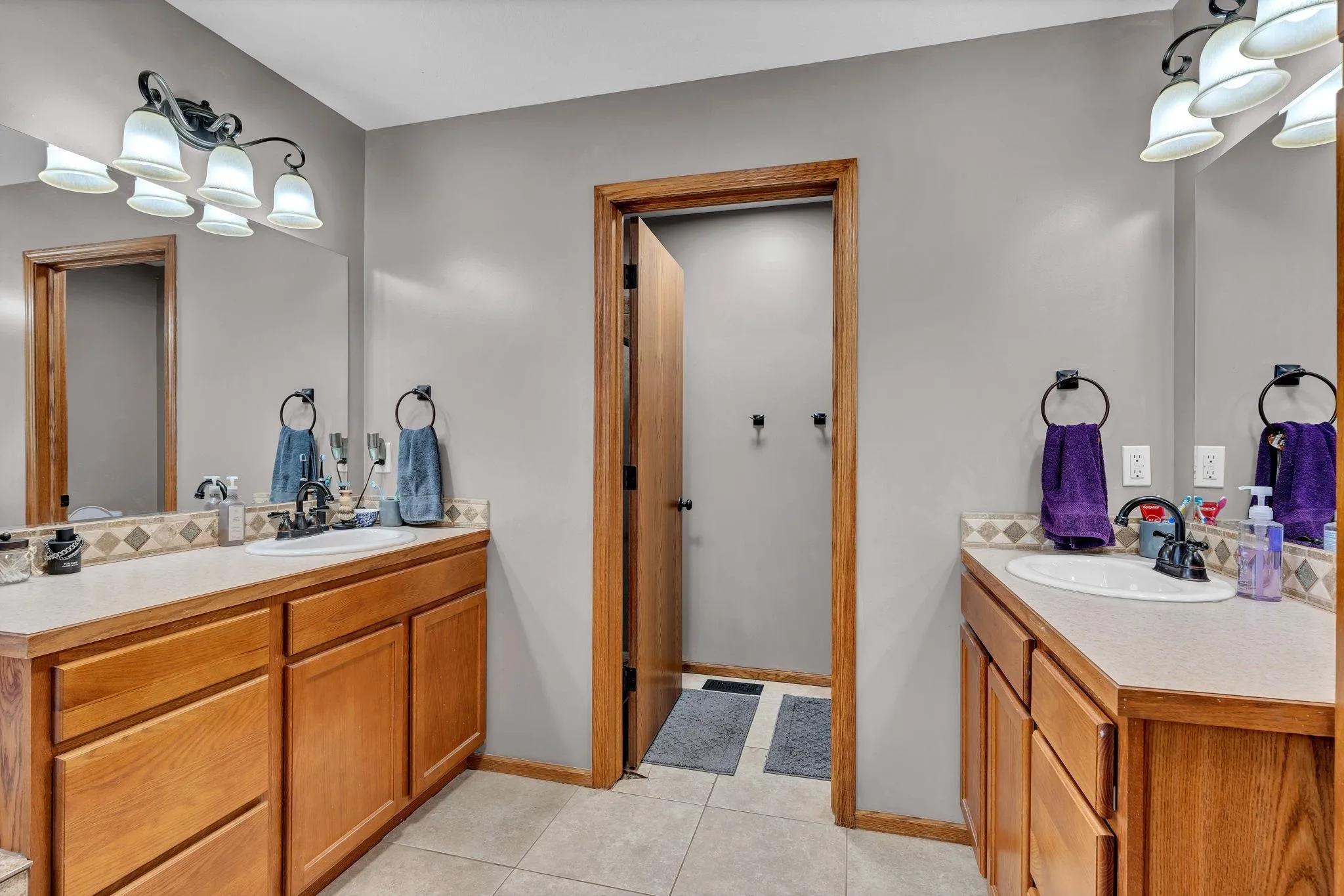 Towanda, Kansas 67144, United States, 6 Bedrooms Bedrooms, ,4 BathroomsBathrooms,Residential,Active,181914