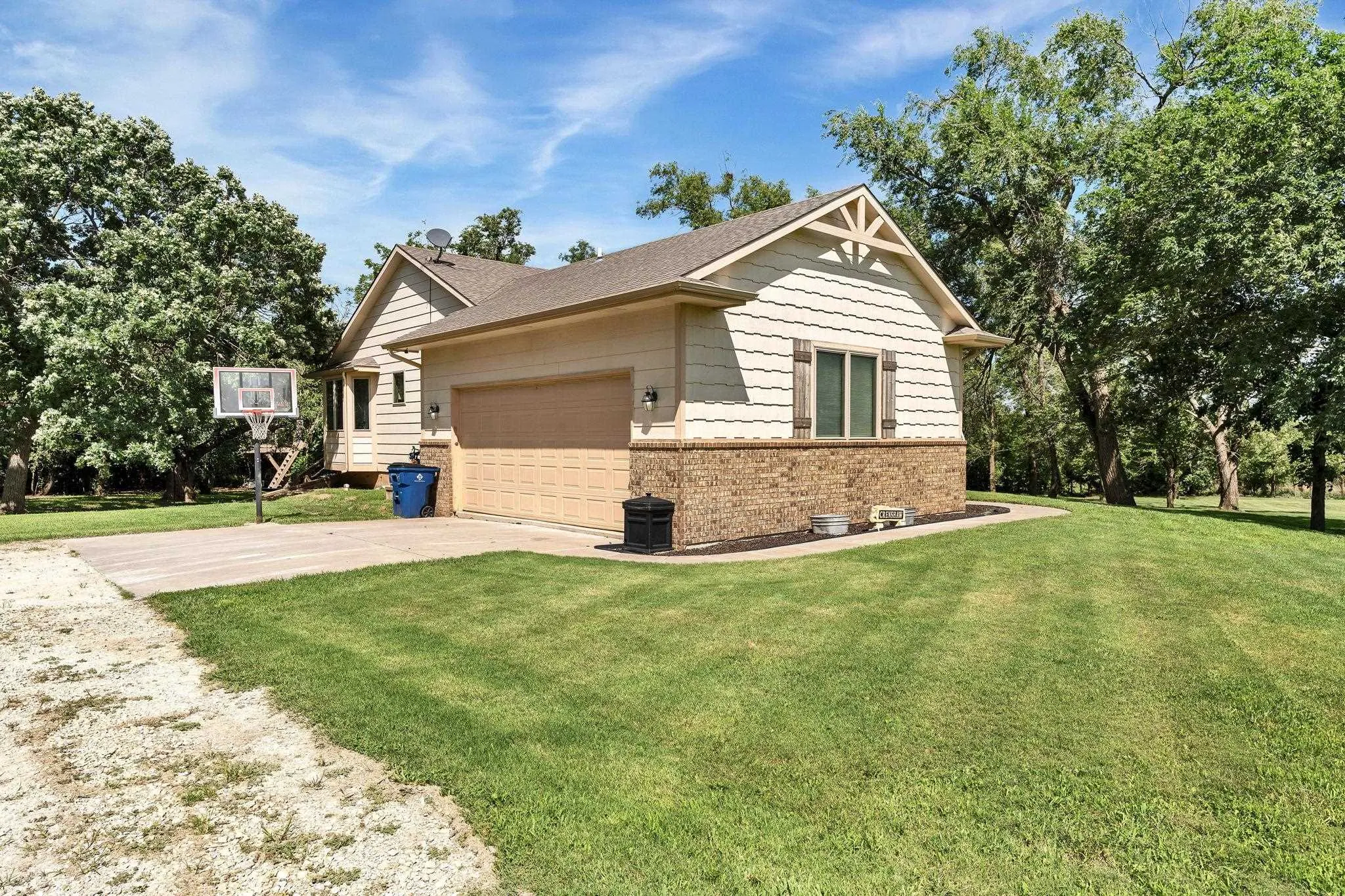 Towanda, Kansas 67144, United States, 6 Bedrooms Bedrooms, ,4 BathroomsBathrooms,Residential,Active,181914