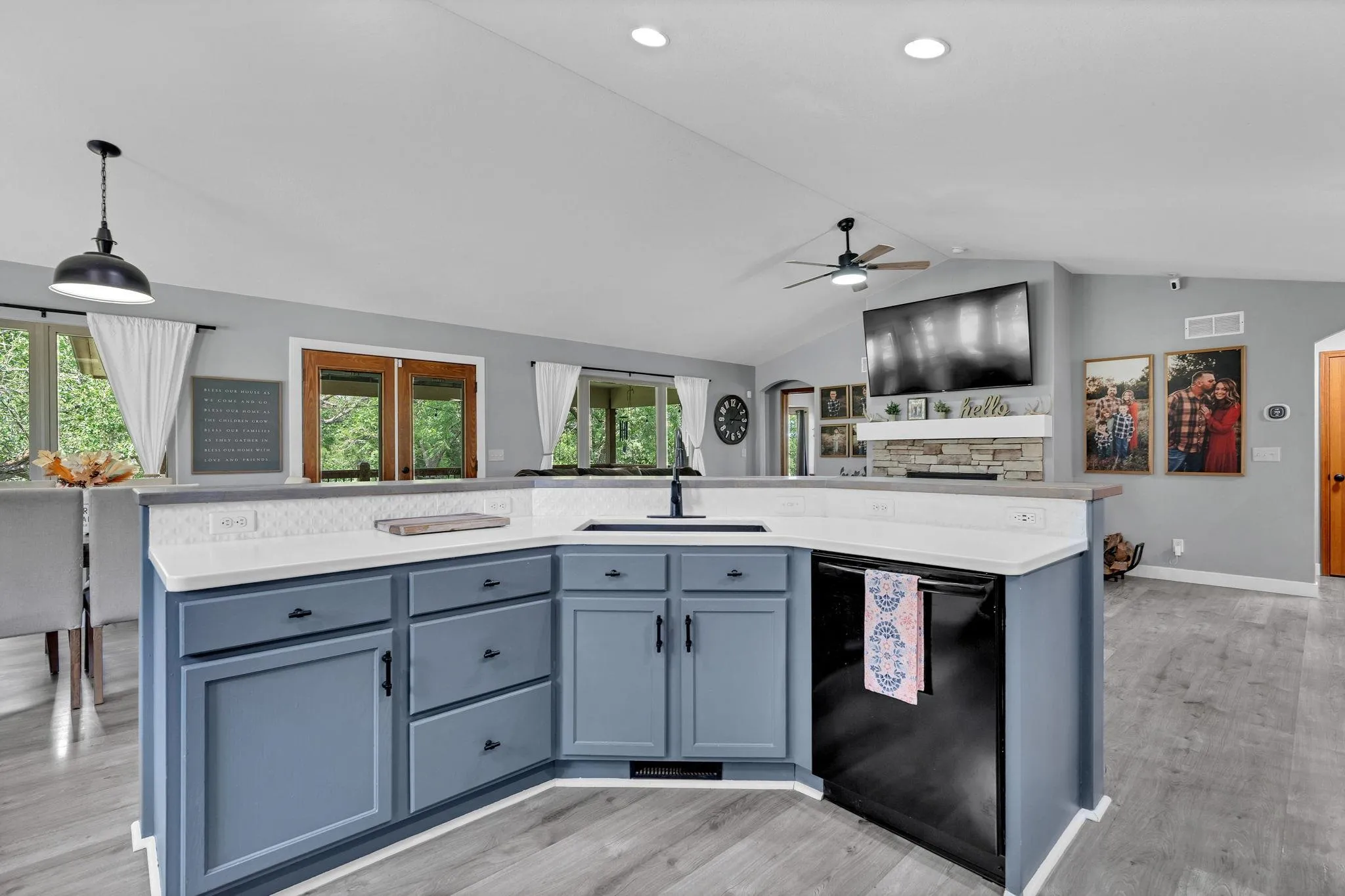 Towanda, Kansas 67144, United States, 6 Bedrooms Bedrooms, ,4 BathroomsBathrooms,Residential,Active,181914