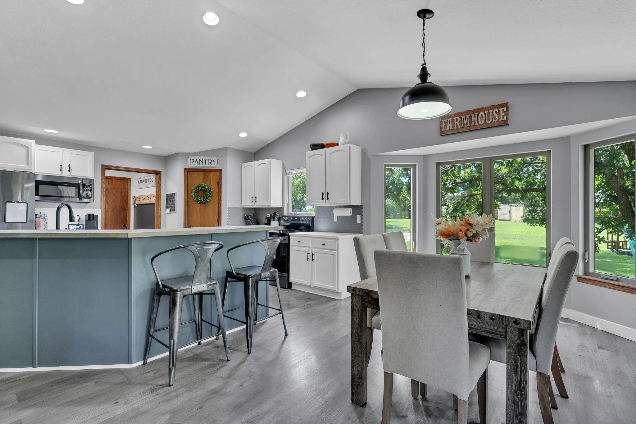 Towanda, Kansas 67144, United States, 6 Bedrooms Bedrooms, ,4 BathroomsBathrooms,Residential,Active,181914